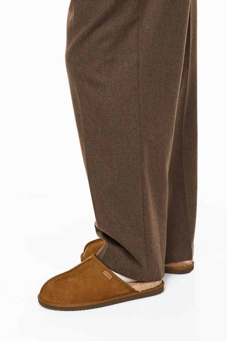 Παντόφλες με επένδυση από συνθετικό μαλλί προβάτου