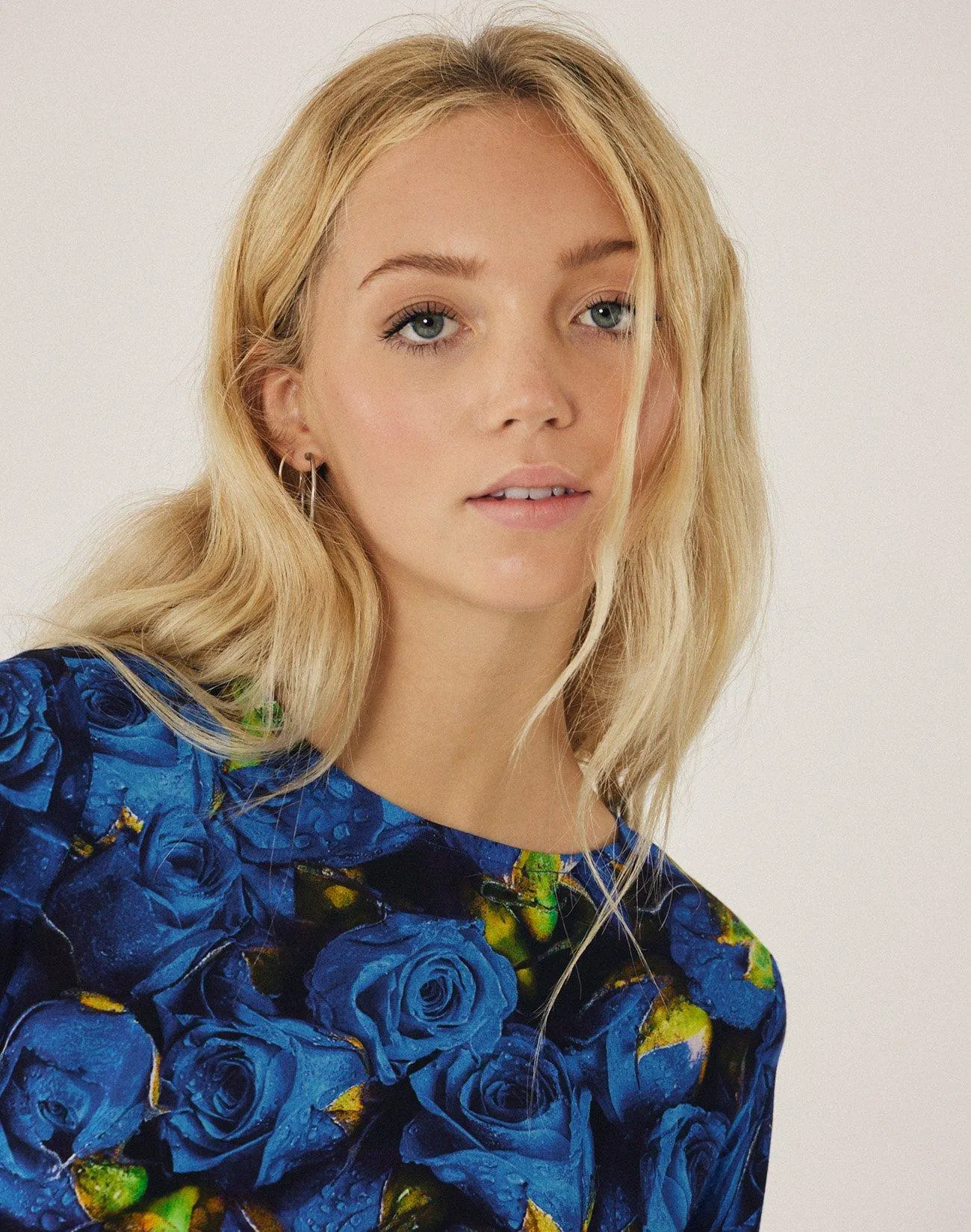 Ασυμμέτρη εμπριμέ μπλούζα