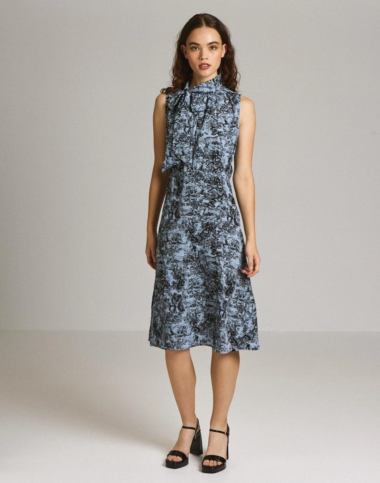 Μίντι φόρεμα με δέσιμο