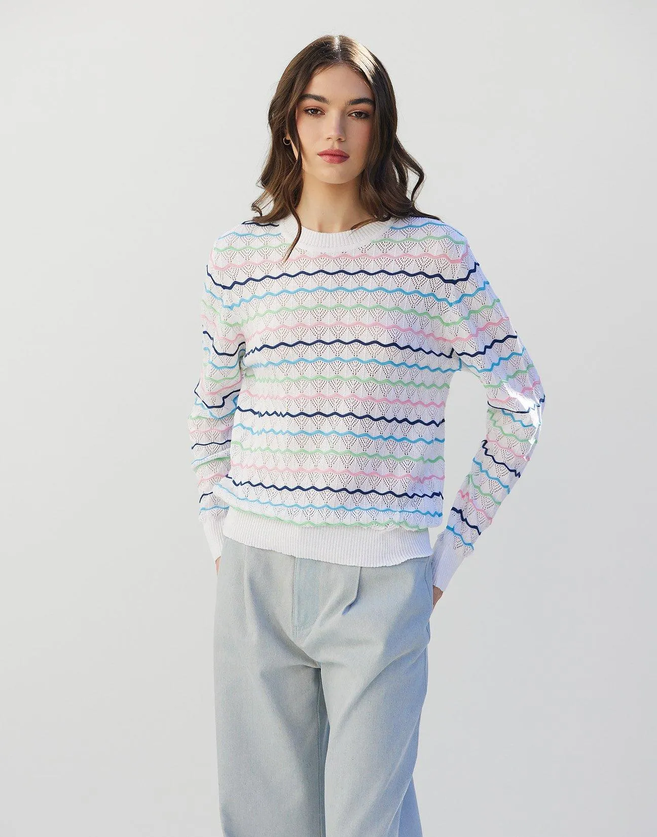 Μπλούζα με διατρήτα σχέδια