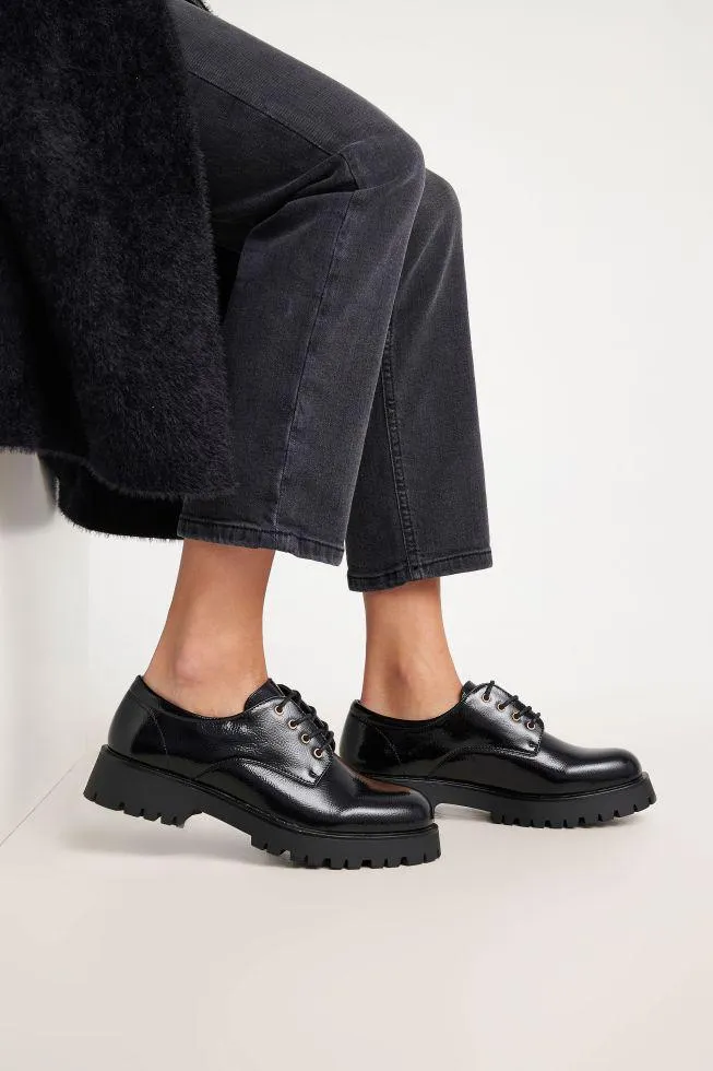 Oxfords λουστρίνι με τρακτερωτή σόλα Black