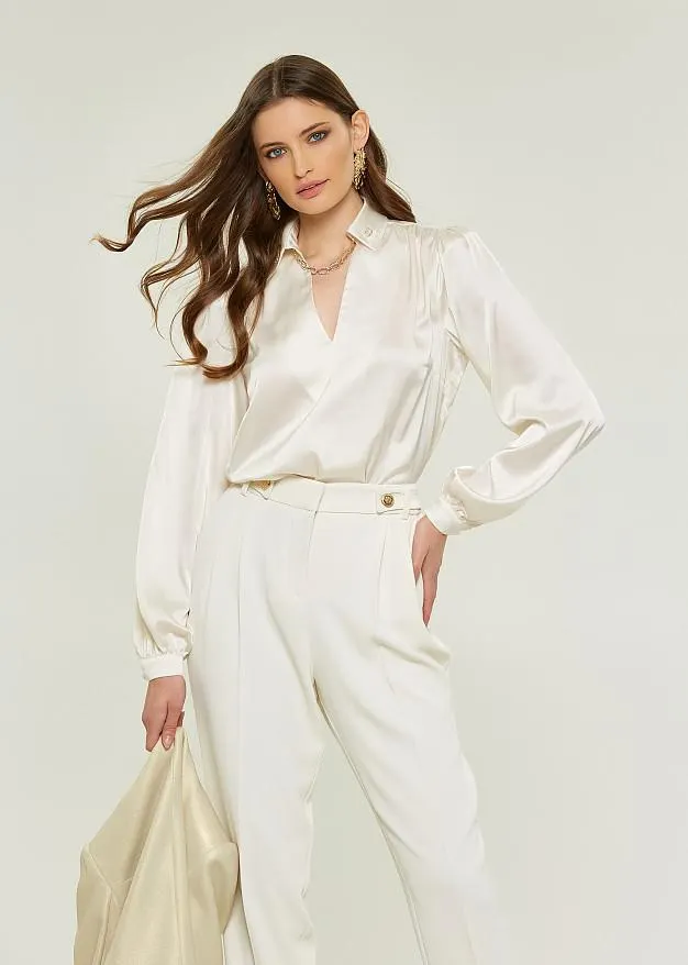 Μπλούζα με γιακά σε σατέν όψη