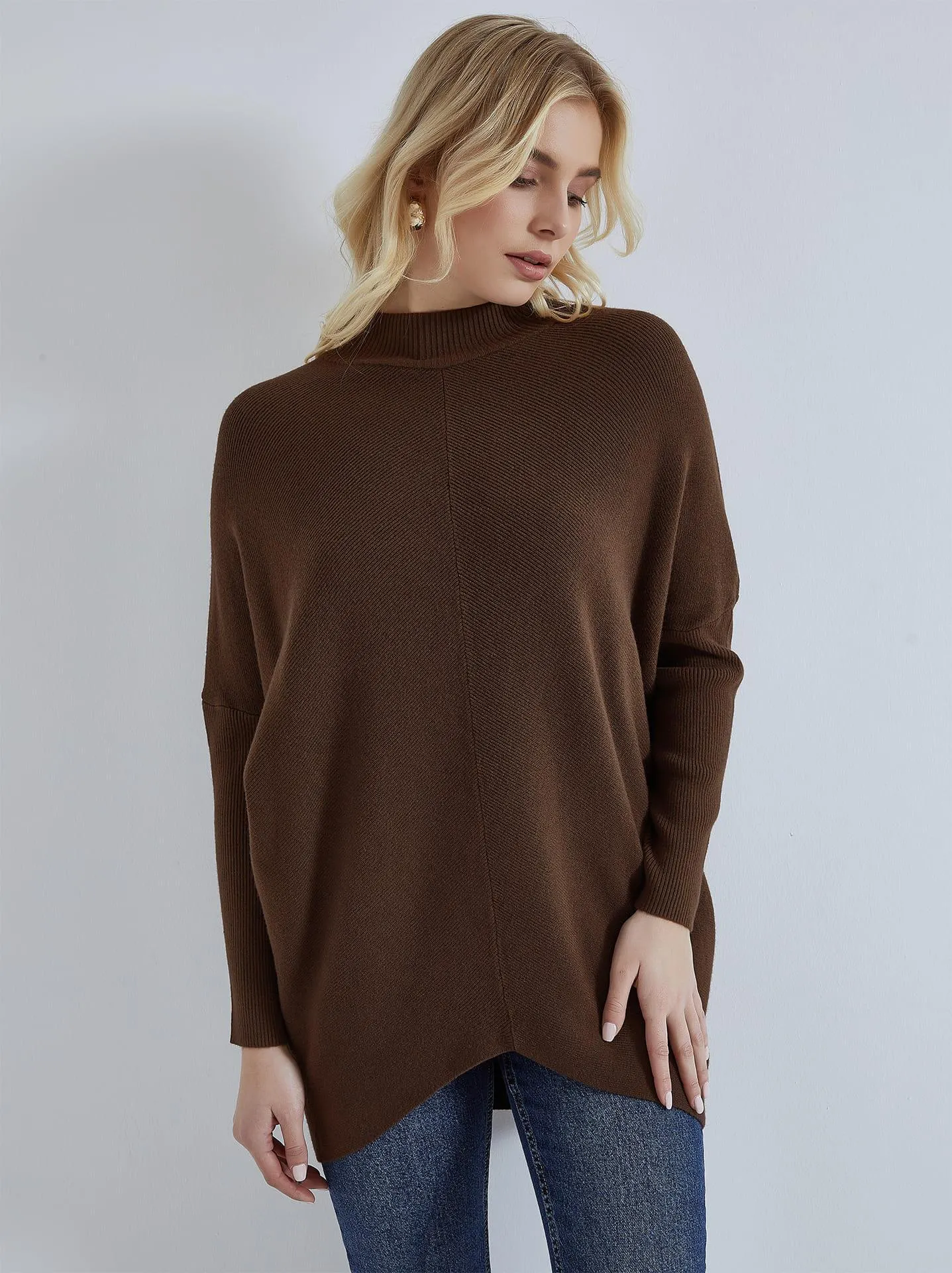 Μακρύ ασύμμετρο πουλόβερ σε καφέ