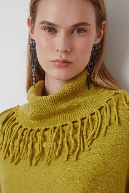 Sweater with fringes