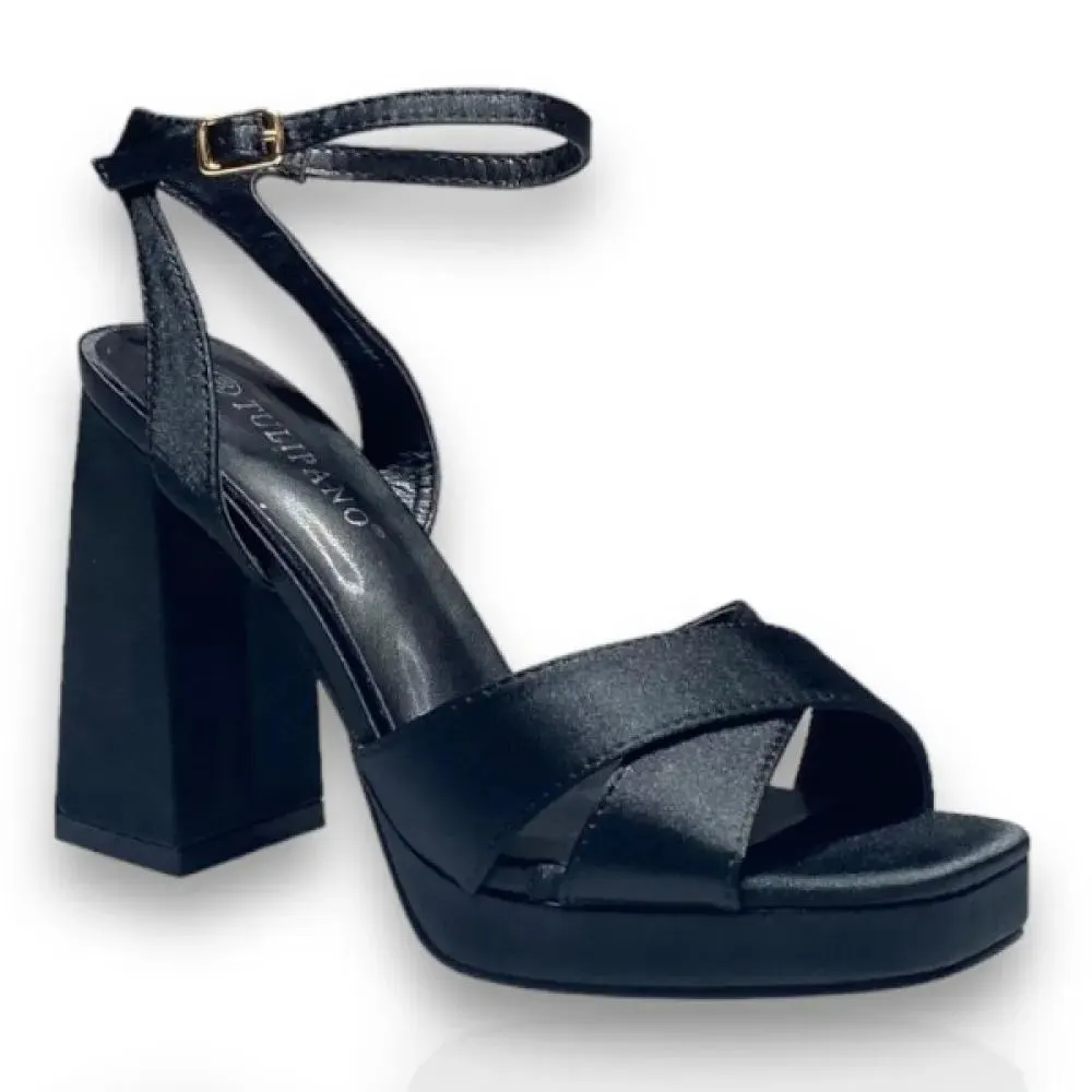 Γυναικεία πέδιλα σε μαύρο χρώμα Famous