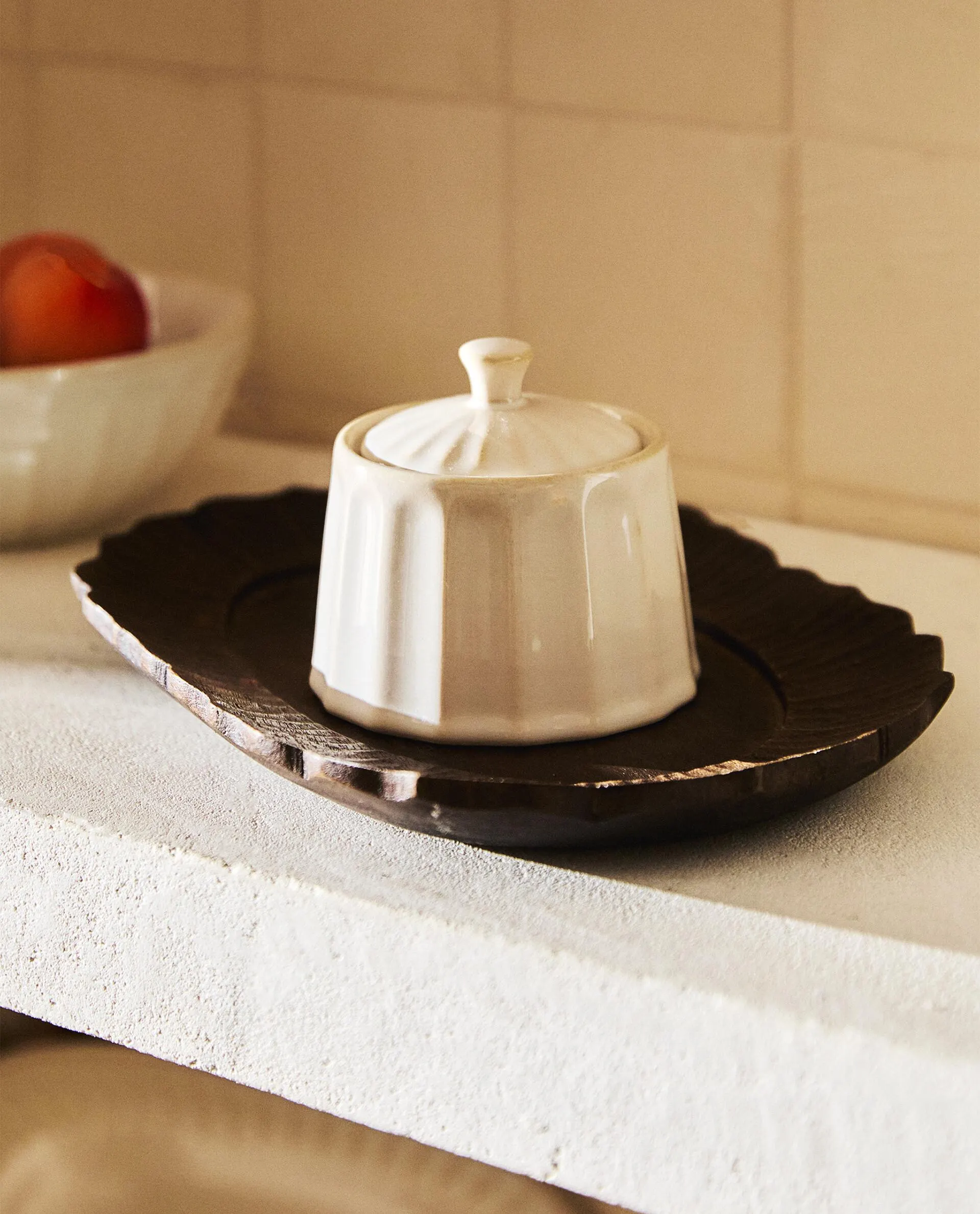 STONEWARE SUGAR BOWL WITH RAISED DESIGN