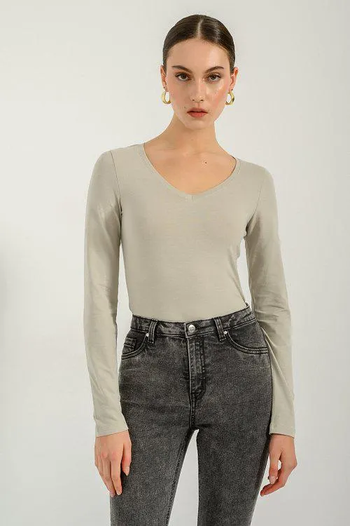 Τοπ με V ντεκολτέ