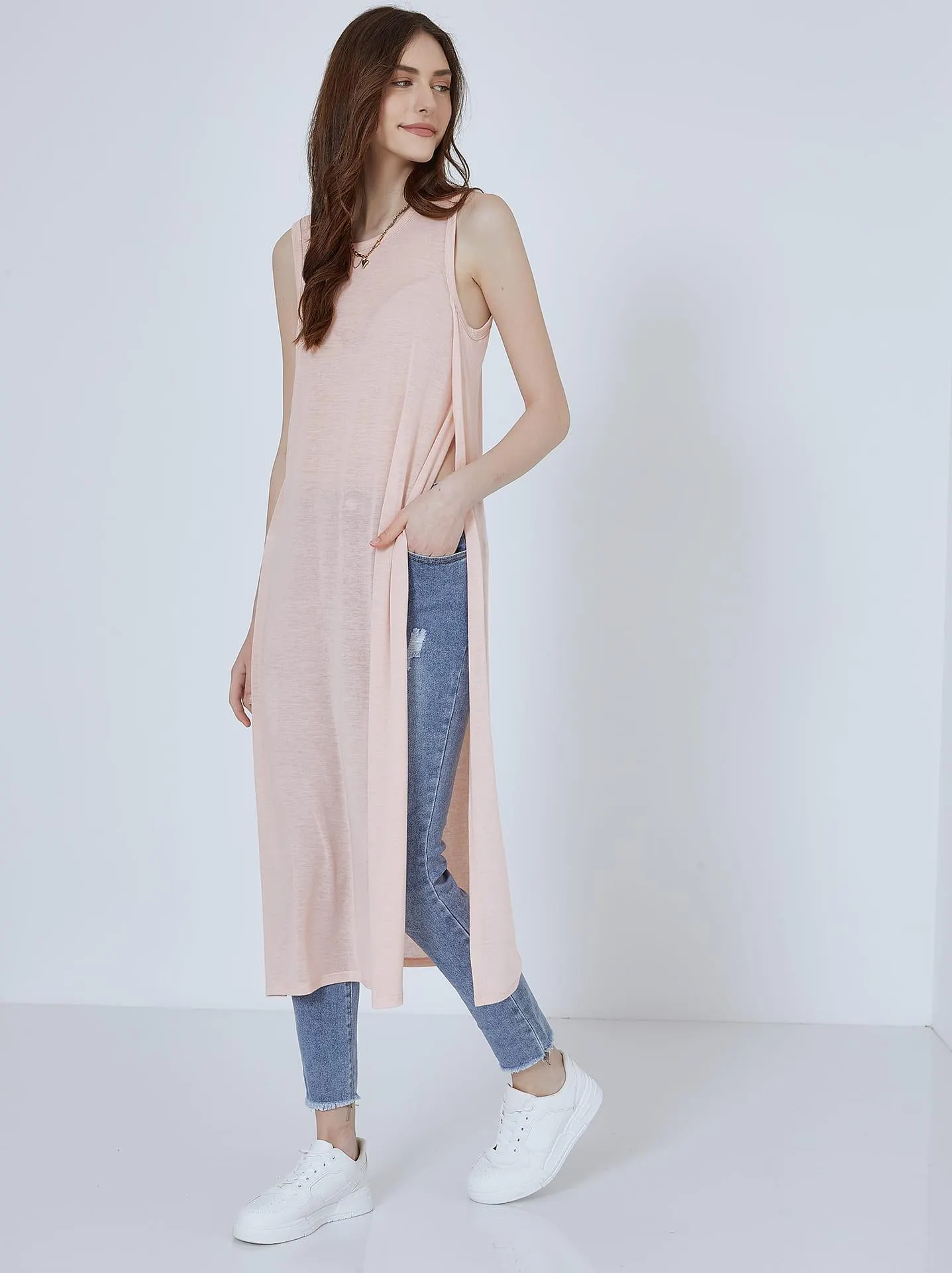 Μακριά μπλούζα με ανοίγματα στο πλάι σε ροζ ανοιχτό