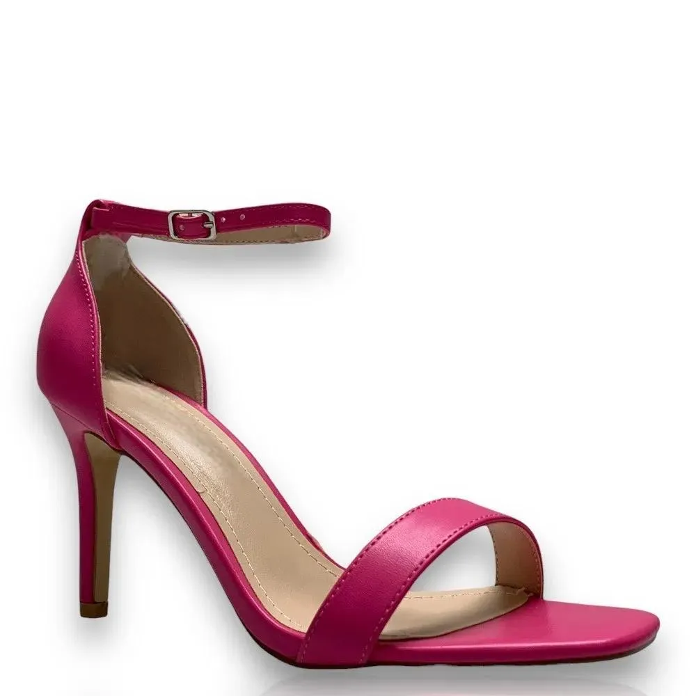 Γυναικεία πέδιλα με λεπτό τακούνι Famous