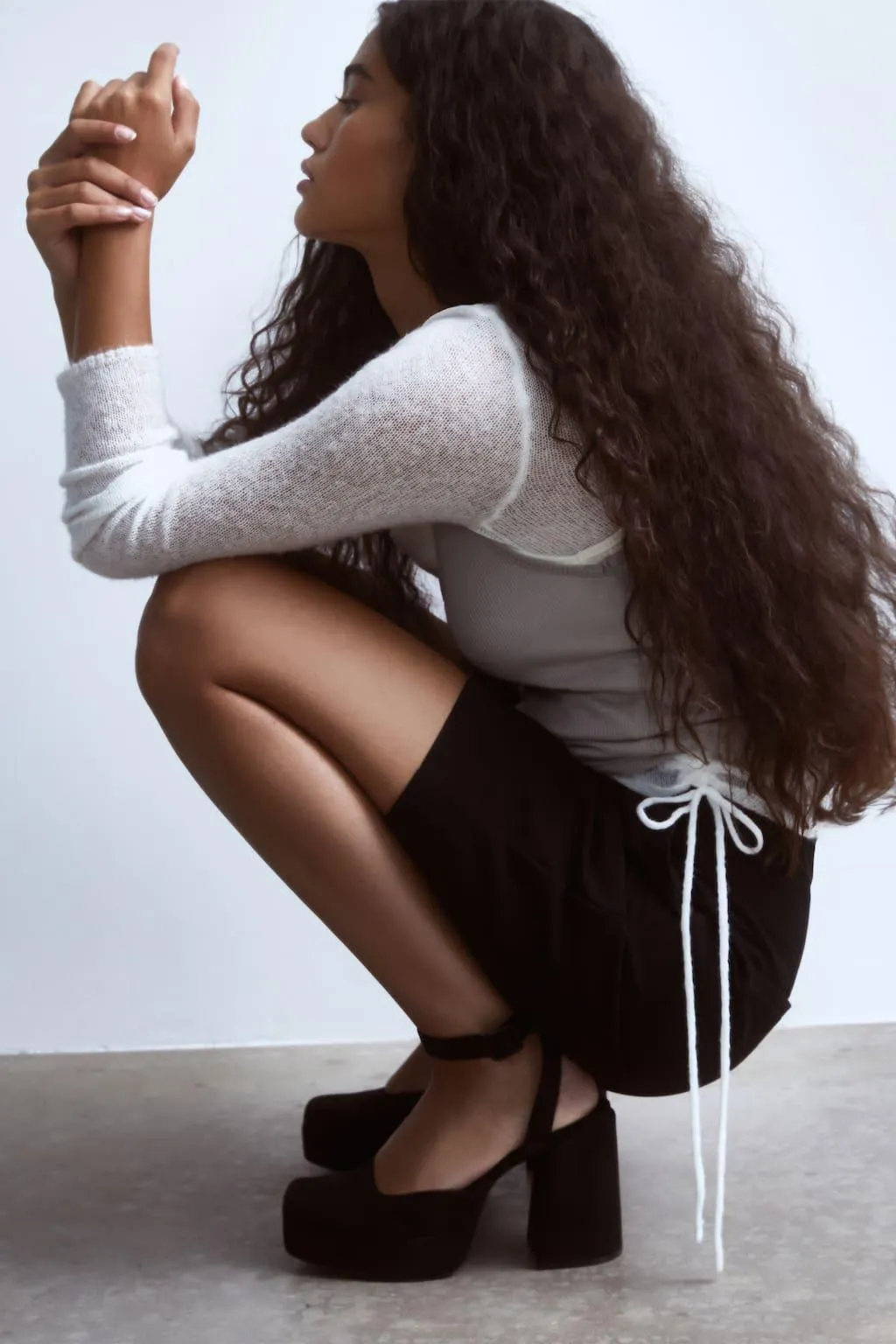 GEHAKTE SLINGBACKS MET PLATEAUZOOL