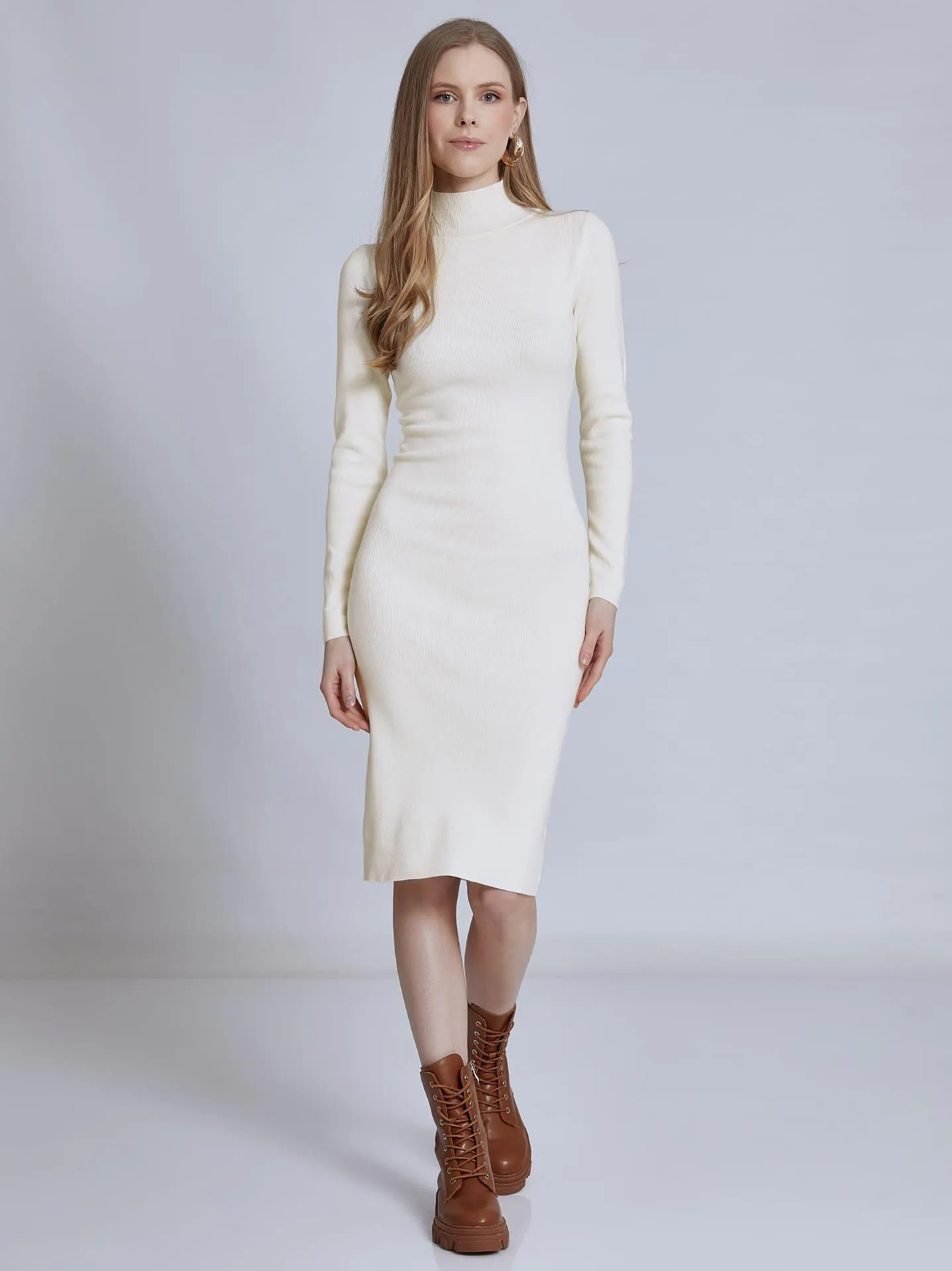 Μονόχρωμο φόρεμα ζιβάγκο σε εκρού