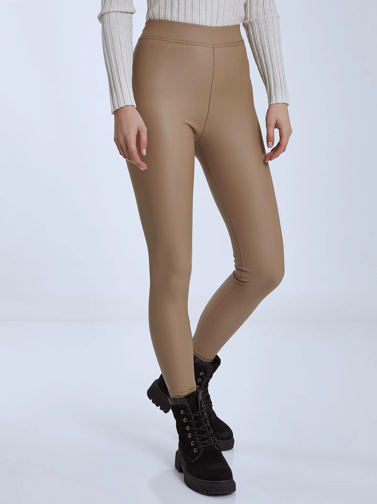 Ελαστικό κολάν δερματίνης σε μπεζ