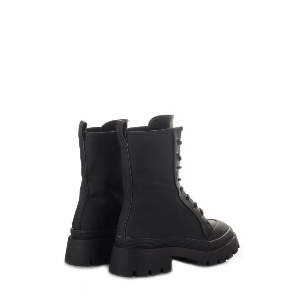 Γυναικεία μαύρα μποτάκια με κορδόνια Famous