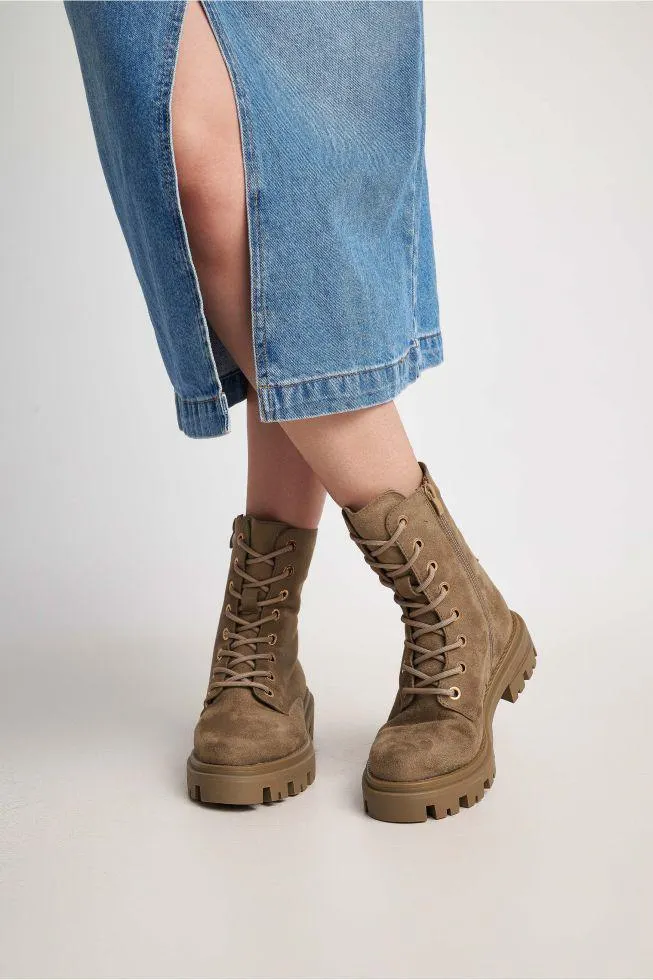 Μποτάκια δετά σουέντ όψη Taupe