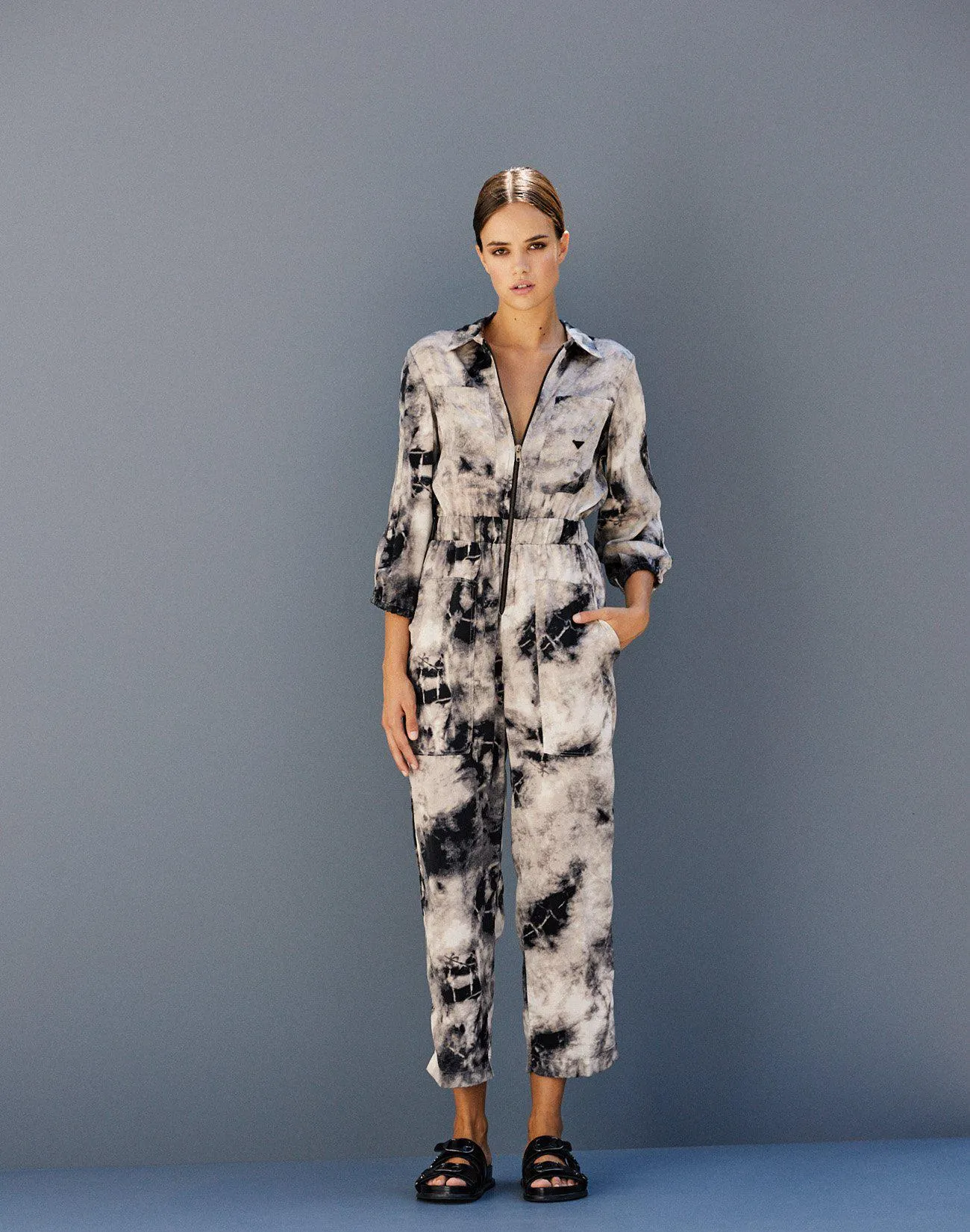 Ολόσωμη φόρμα με τυπώμα tie dye