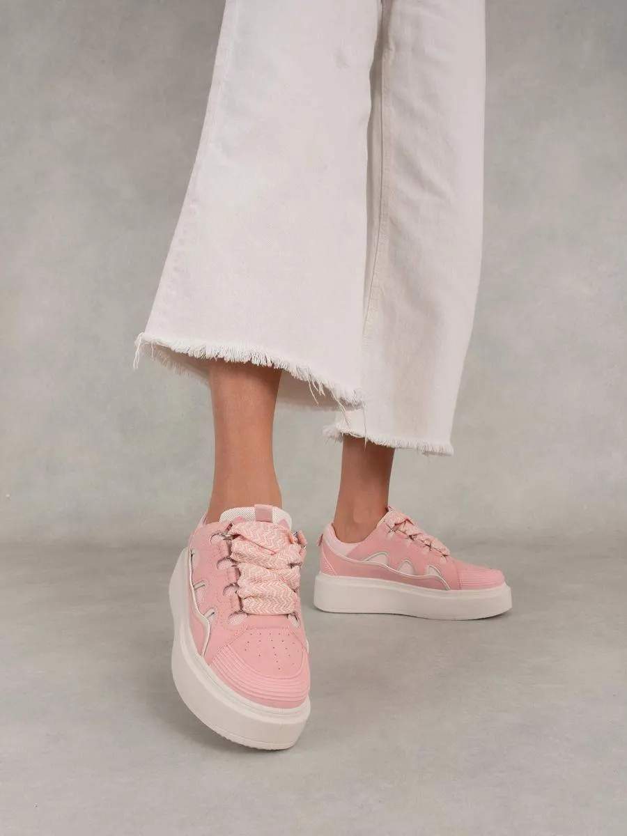 Sneakers δίπατα με κορδόνια