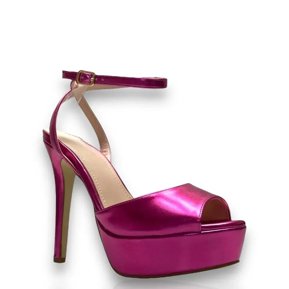 Γυναικεία μεταλιζέ πέδιλα Famous