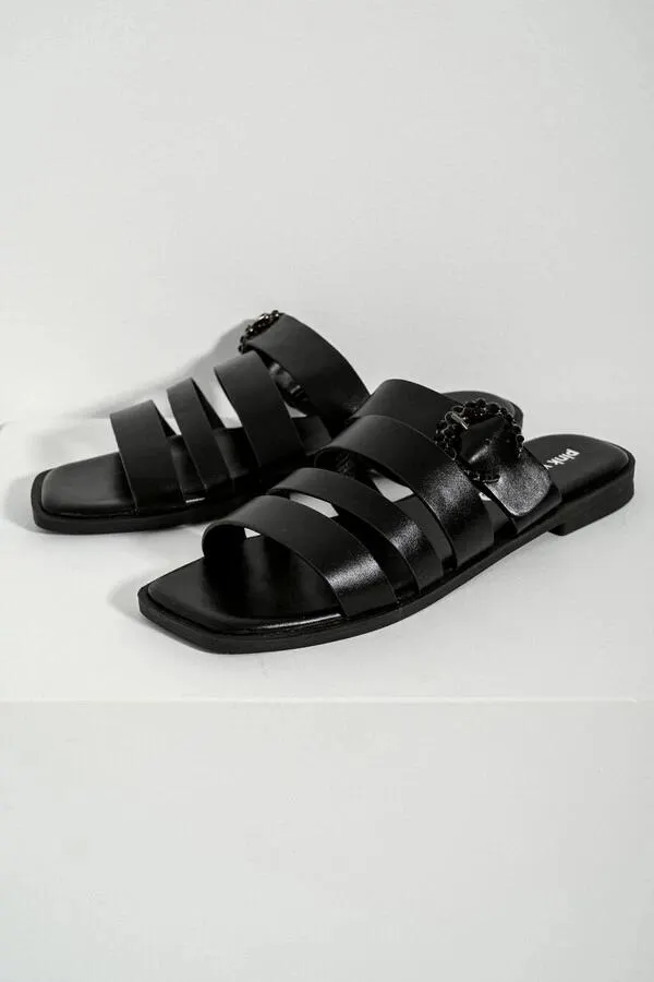 Ίσια πέδια με λουριά και αγκράφα