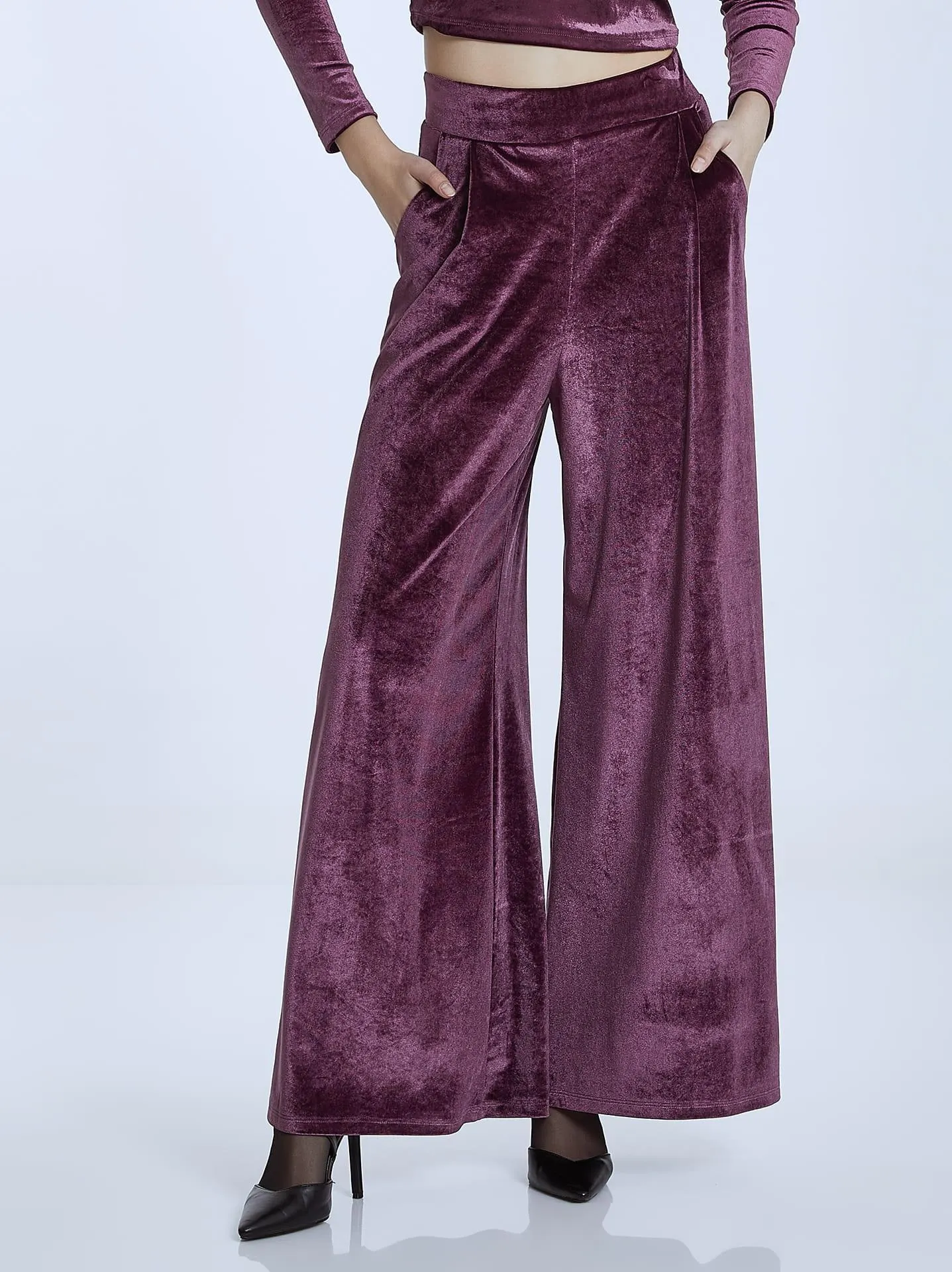 Βελούδινη παντελόνα με πιέτες σε μωβ σκούρο