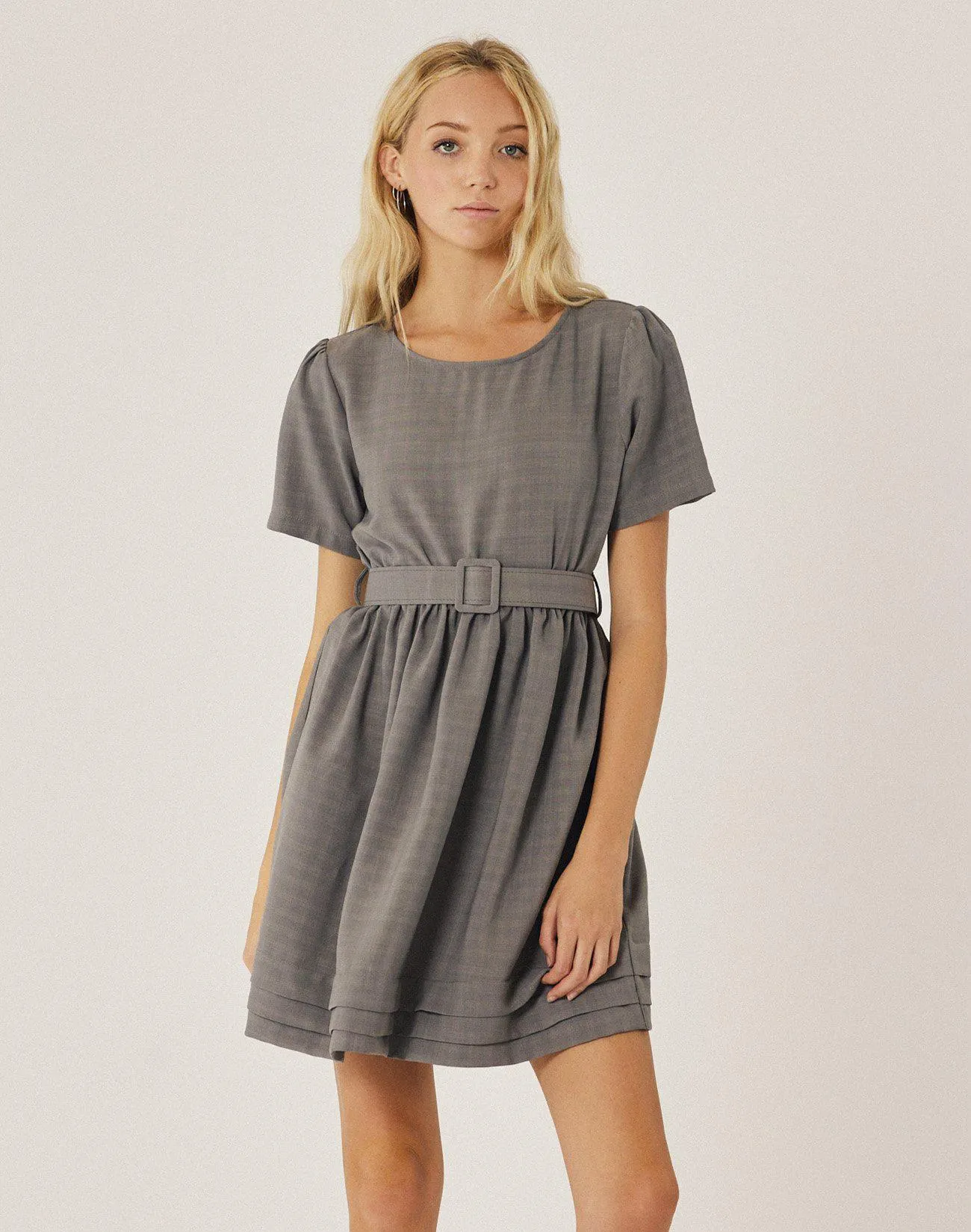 Μίνι φόρεμα με ζώνη