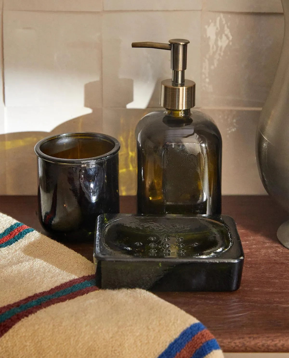 ΣΕΤ ΜΠΑΝΙΟΥ ΑΠΟ ΧΡΩΜΑΤΙΣΤΟ ΓΥΑΛΙ