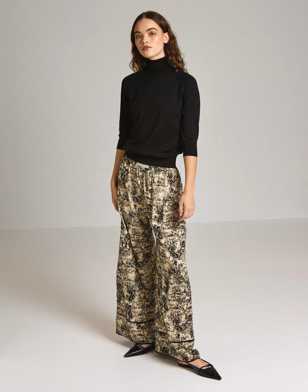 Πλεκτό πουλόβερ με όρθιο γιακά