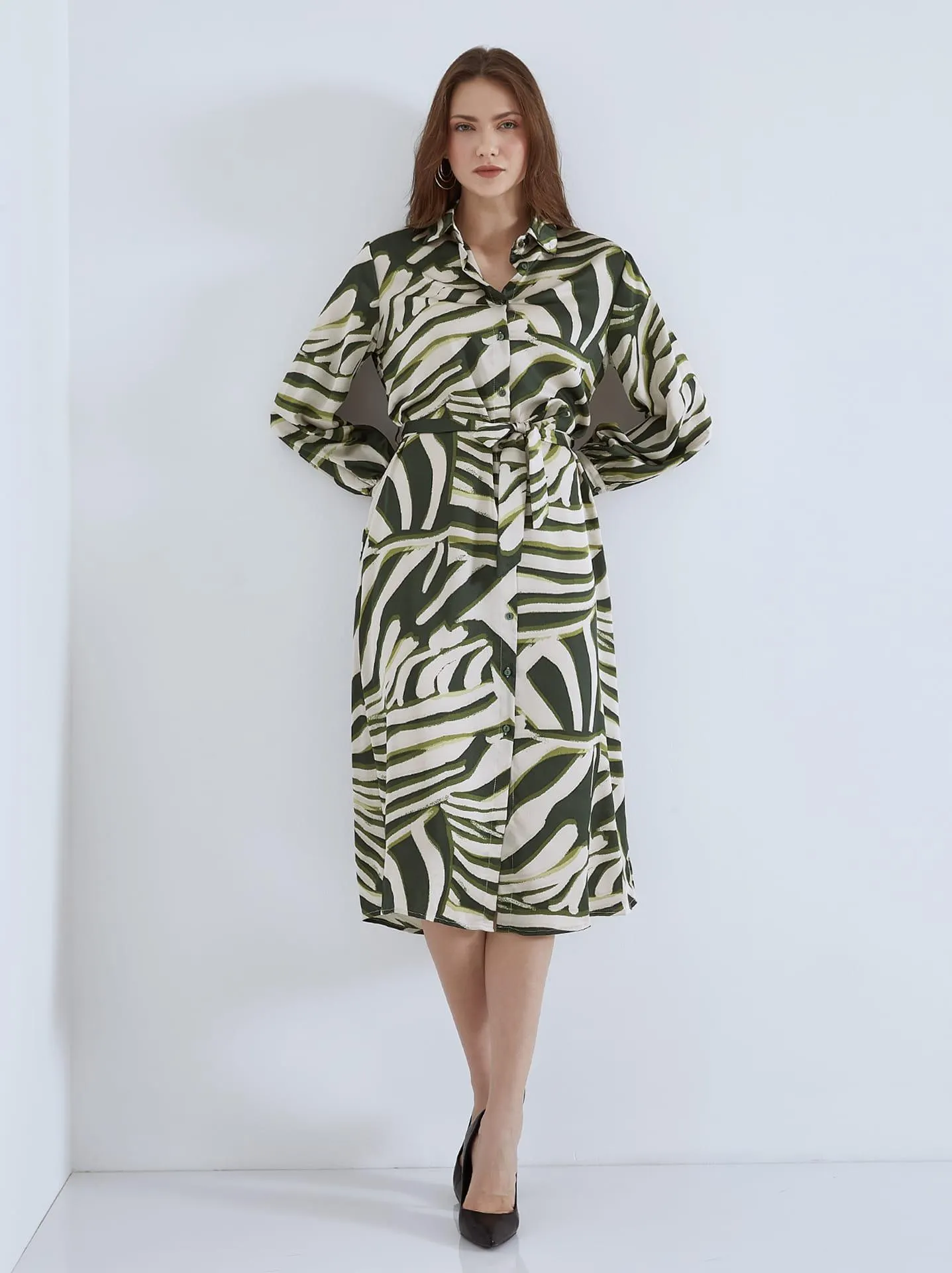 Εμπριμέ φόρεμα με κουμπιά σε λαδί