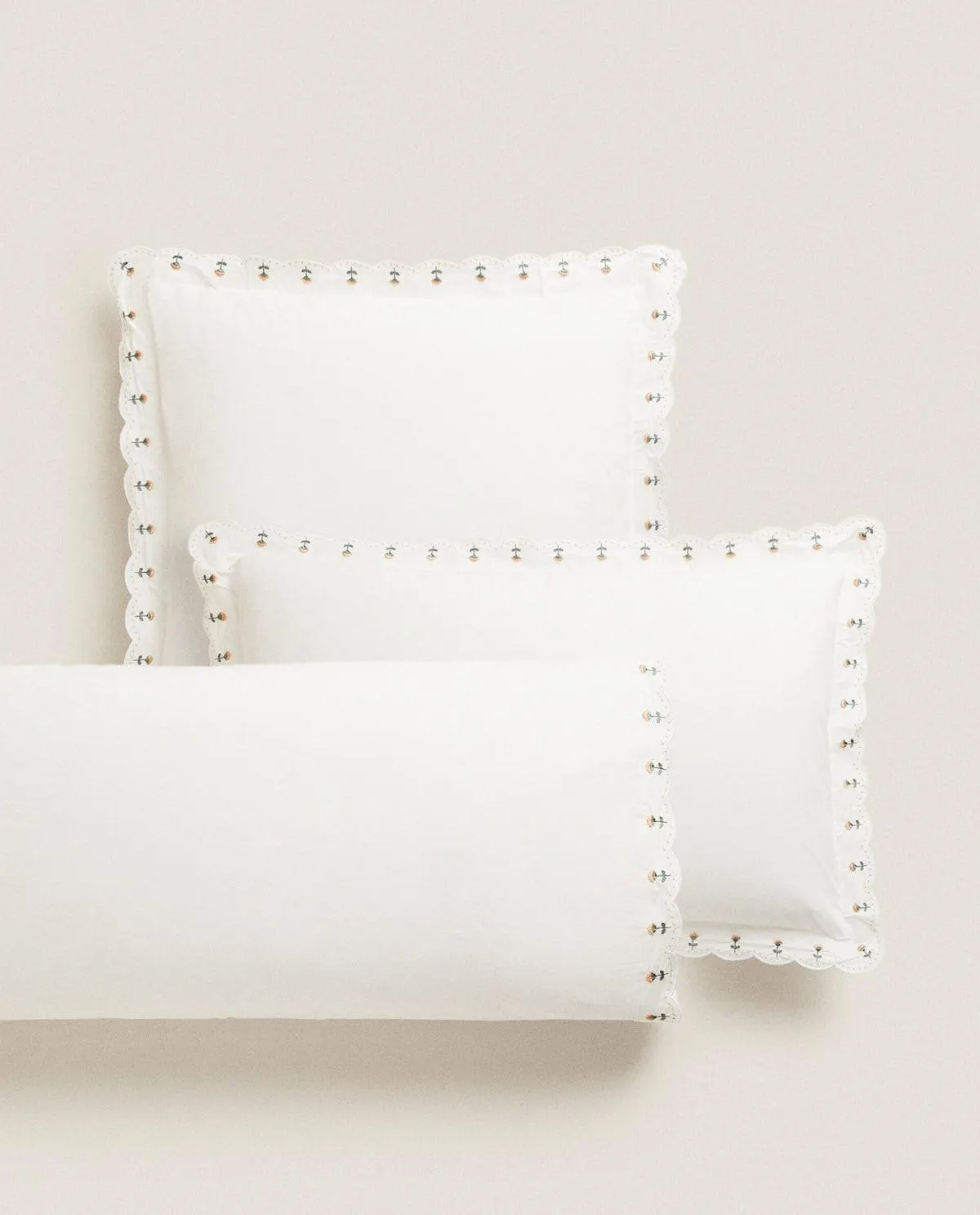 ΜΑΞΙΛΑΡΟΘΗΚΗ ΜΕ ΚΕΝΤΗΜΕΝΟ ΛΟΥΛΟΥΔΙ