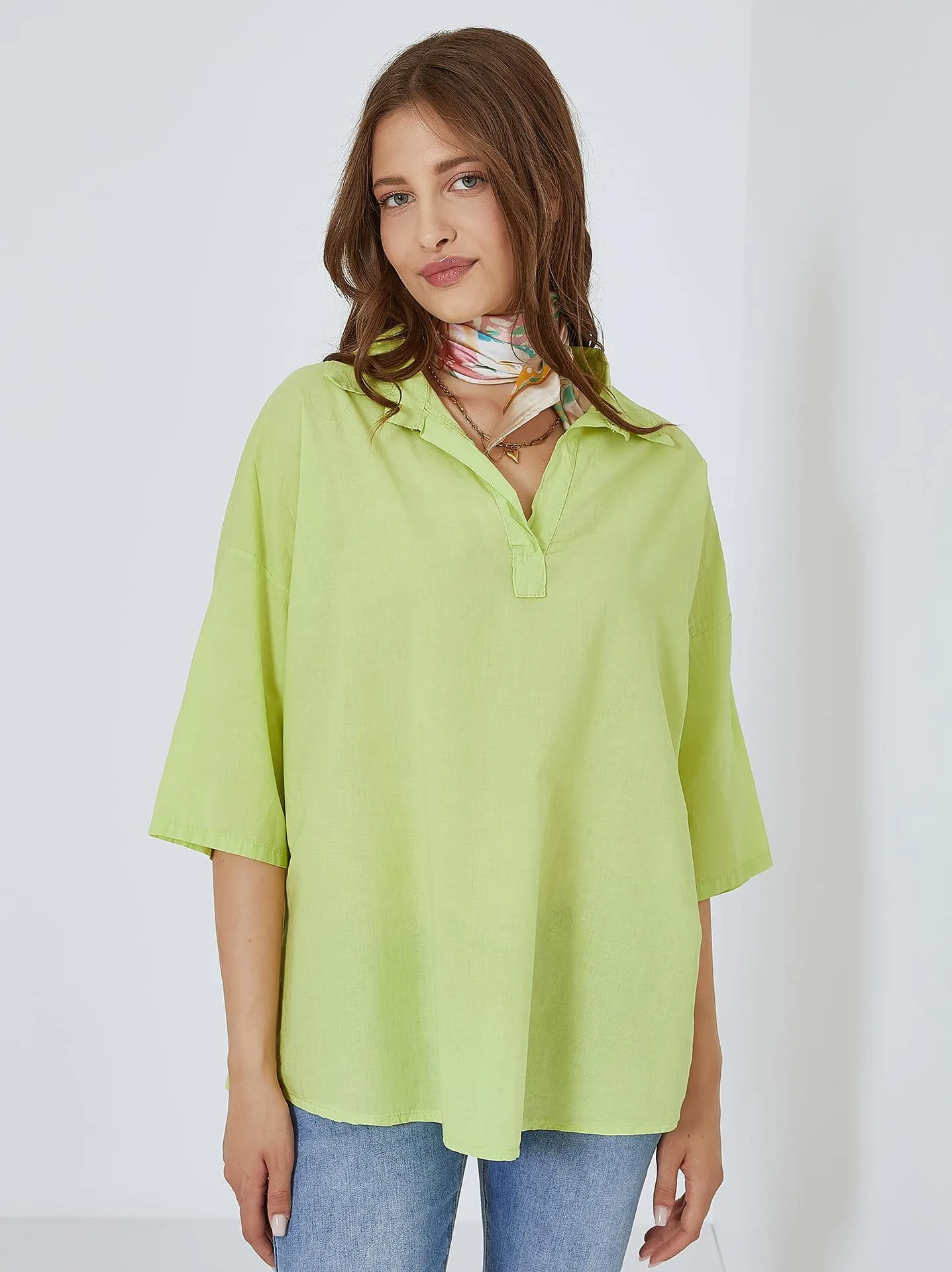 Βαμβακερή μπλούζα με κλασικό γιακά σε λαχανί