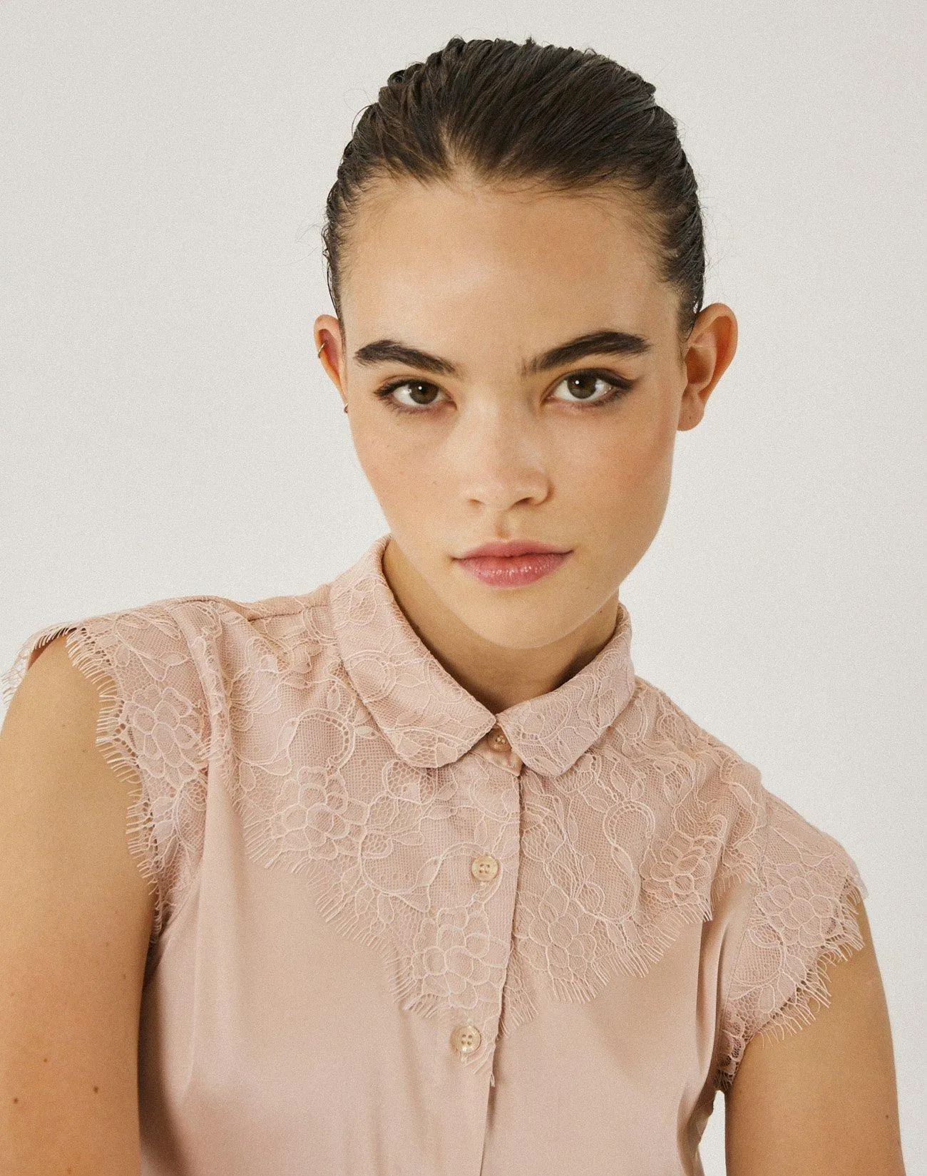 Πουκάμισο σατέν με δαντέλα