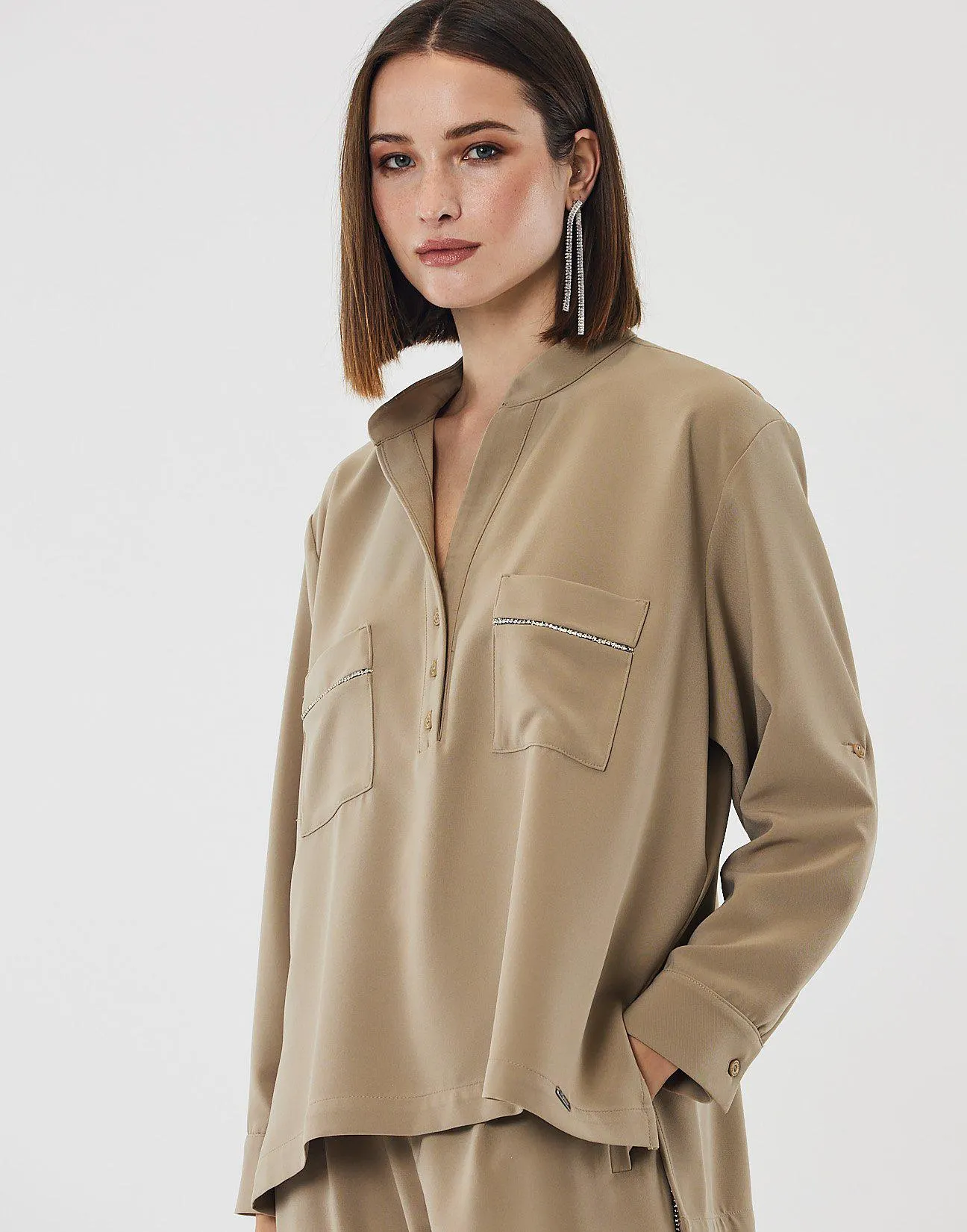 Μπλούζα με λεπτομέρεια στρας