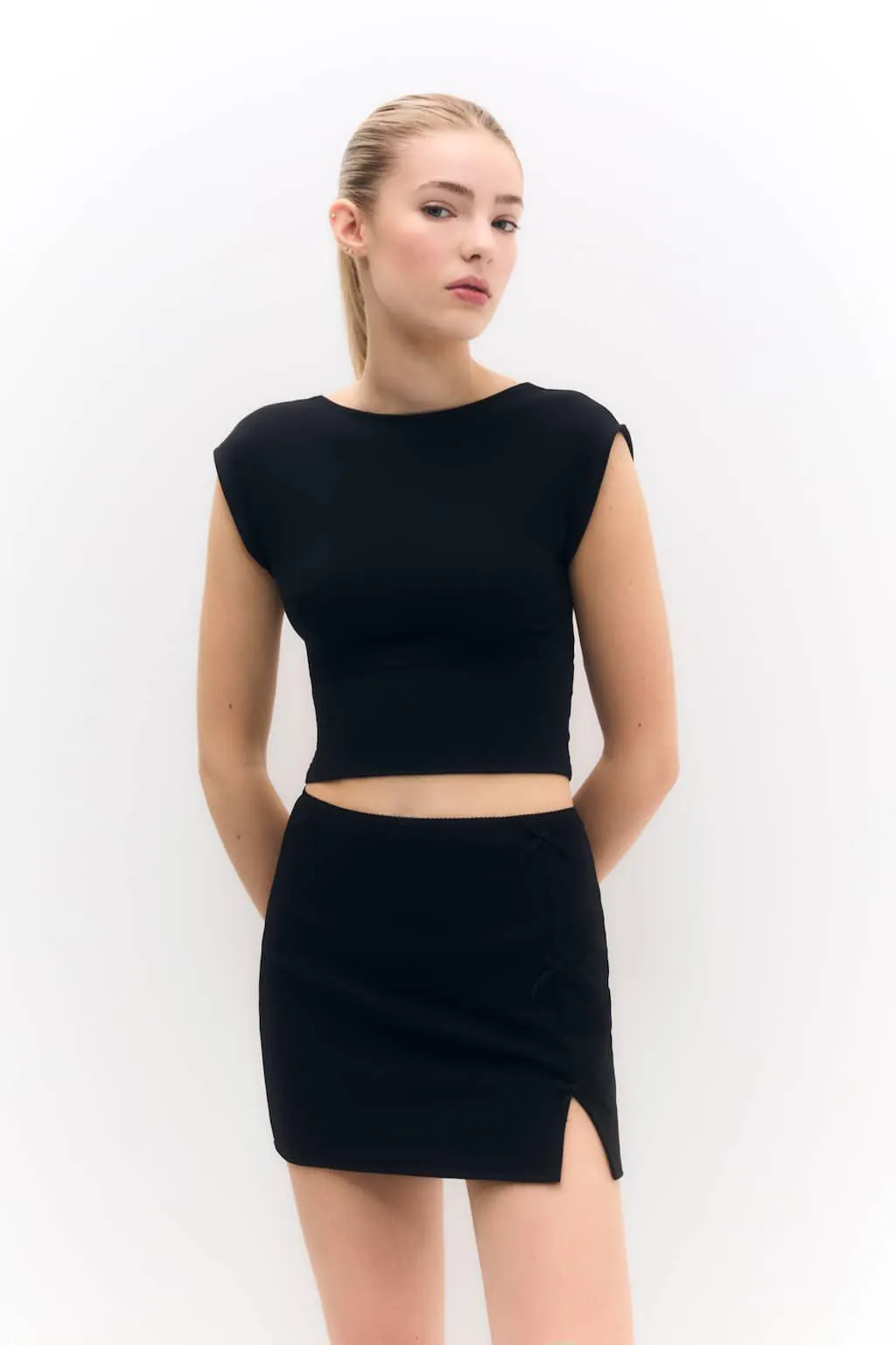 ΤΟΠ ΜΕ ΑΝΟΙΧΤΉ ΠΛΆΤΗ