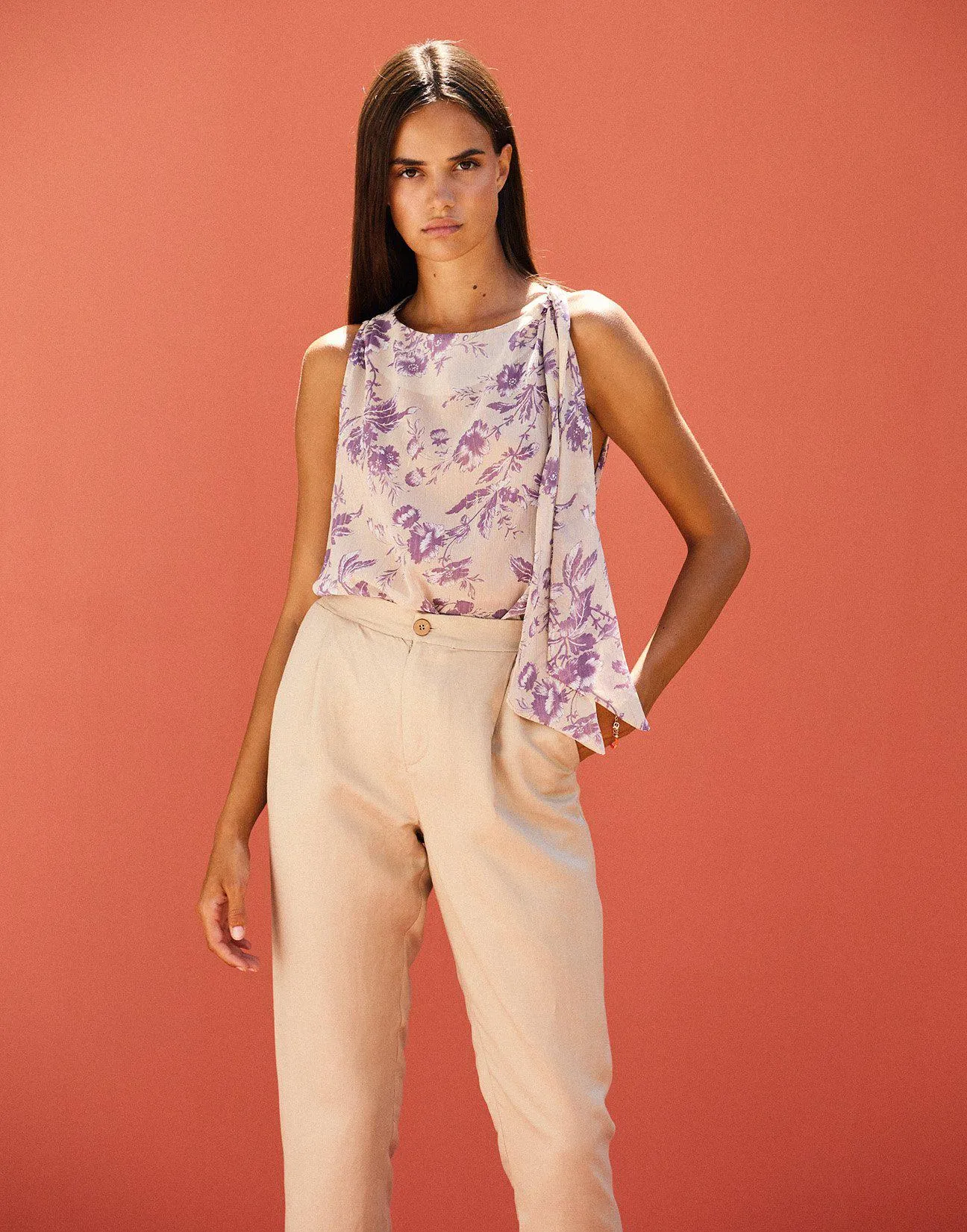 Εμπριμέ τοπ με δέσιμο