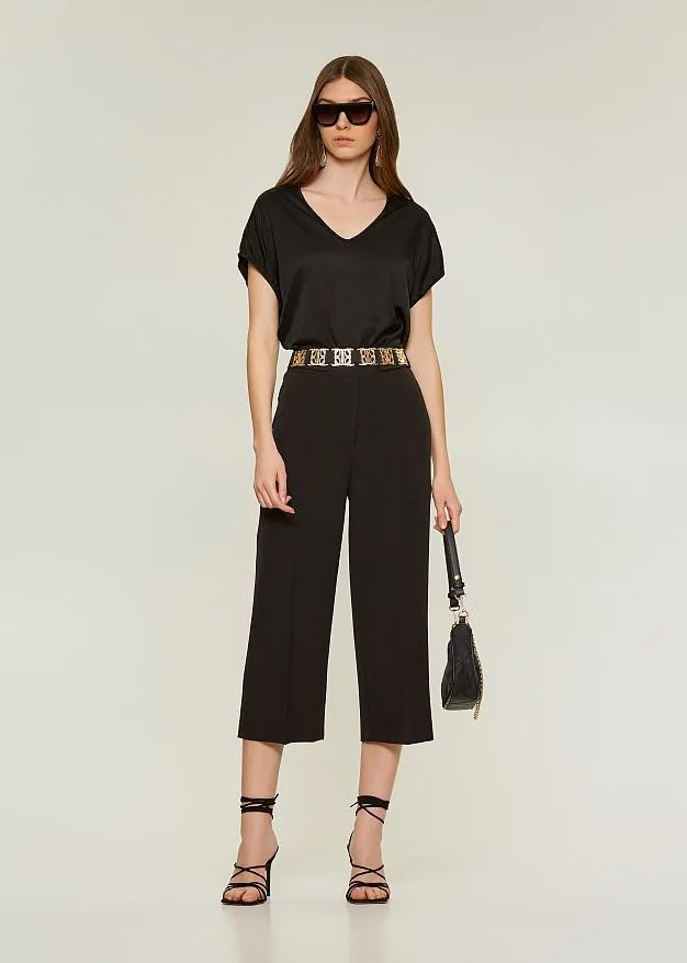 Φαρδιά παντελόνα με χρυσές λεπτομέρειες