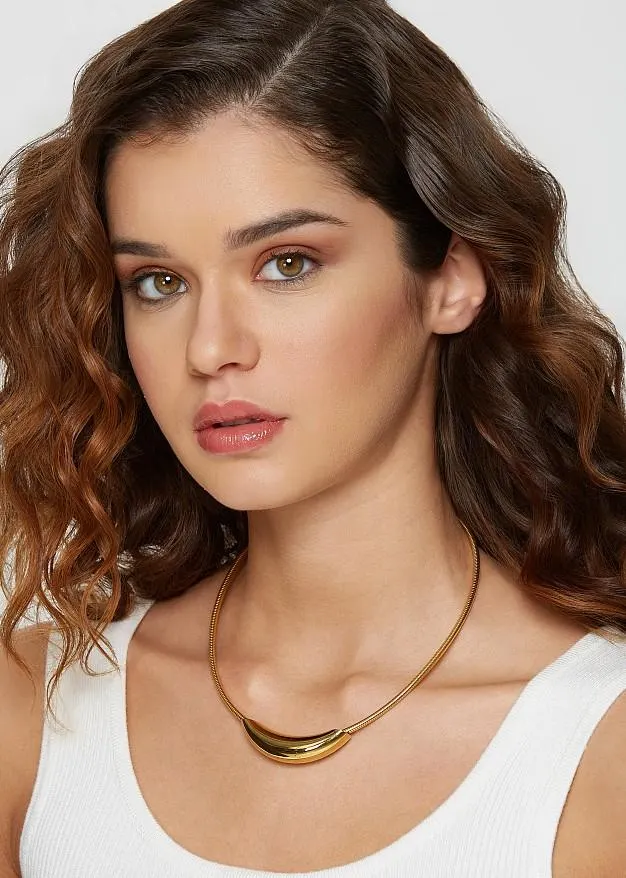 Κολιέ με μεταλλική λεπτομέρεια και μαγνήτη