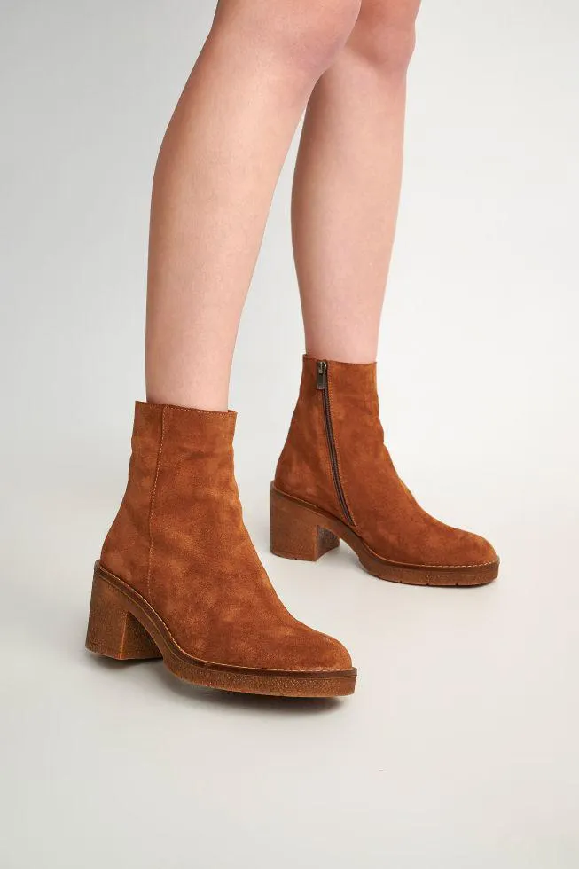 Μποτάκια suede Tabac