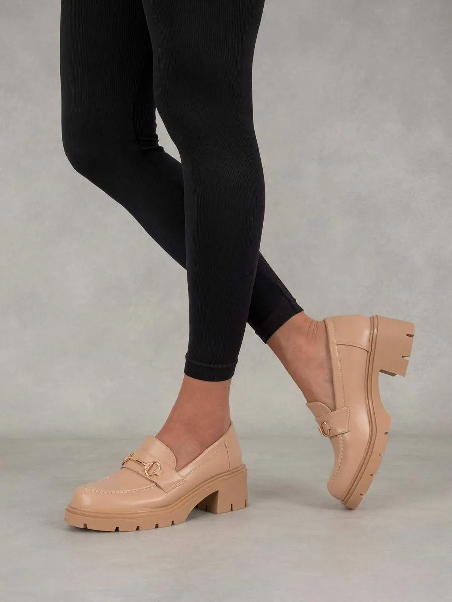 Loafers με χοντρό τακούνι & αλυσίδα