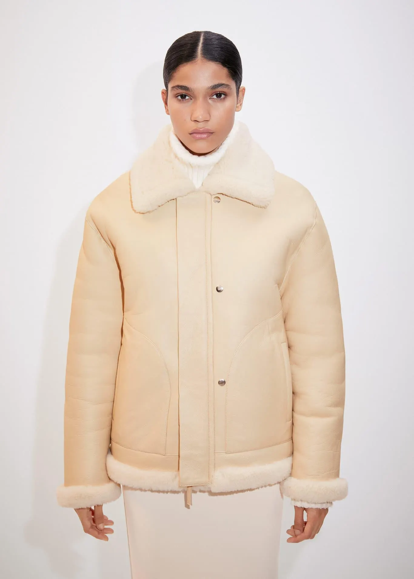 Sobretudo reversível de pelo e pele