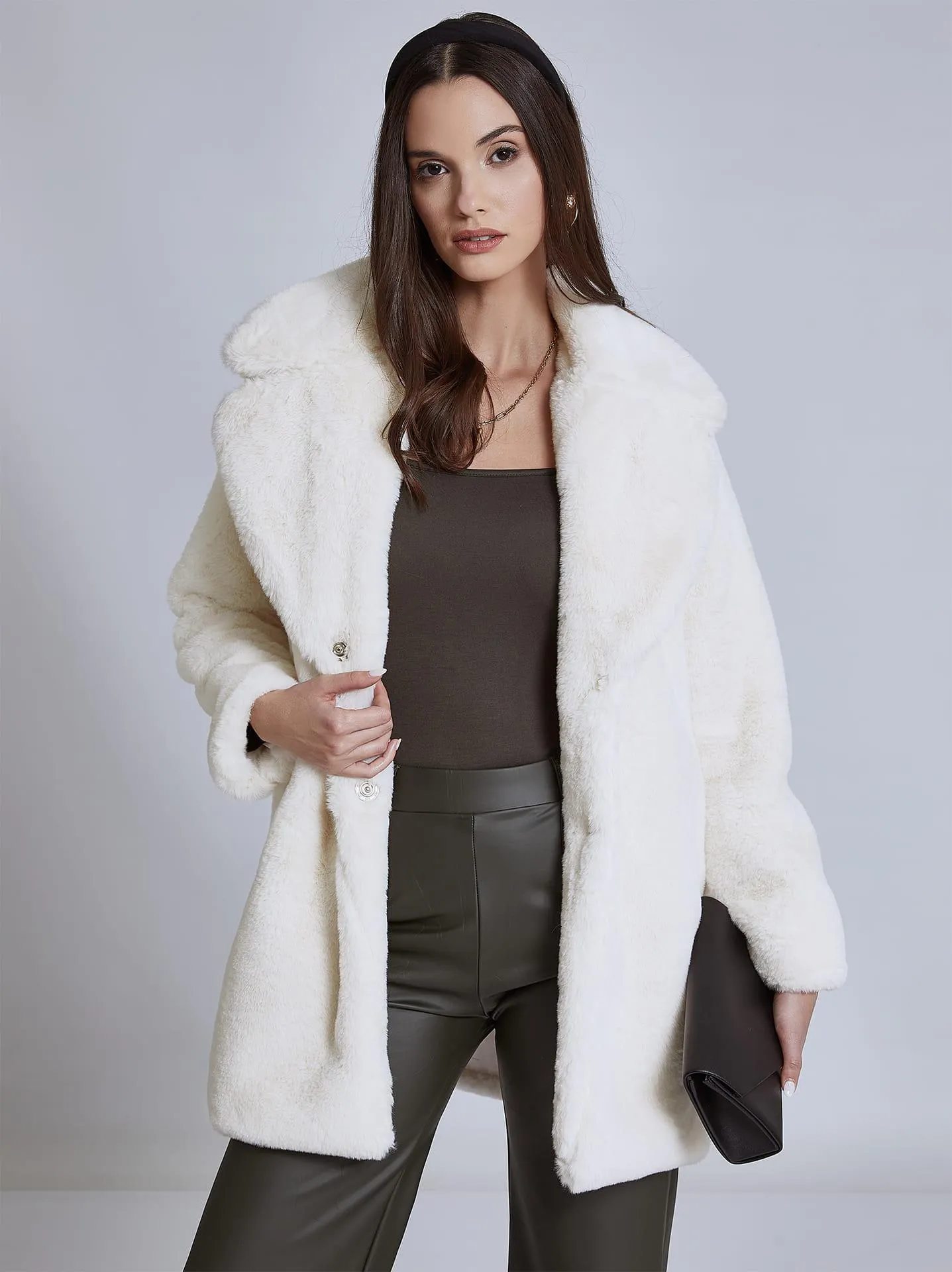 Παλτό από γούνα σε μπεζ ανοιχτό