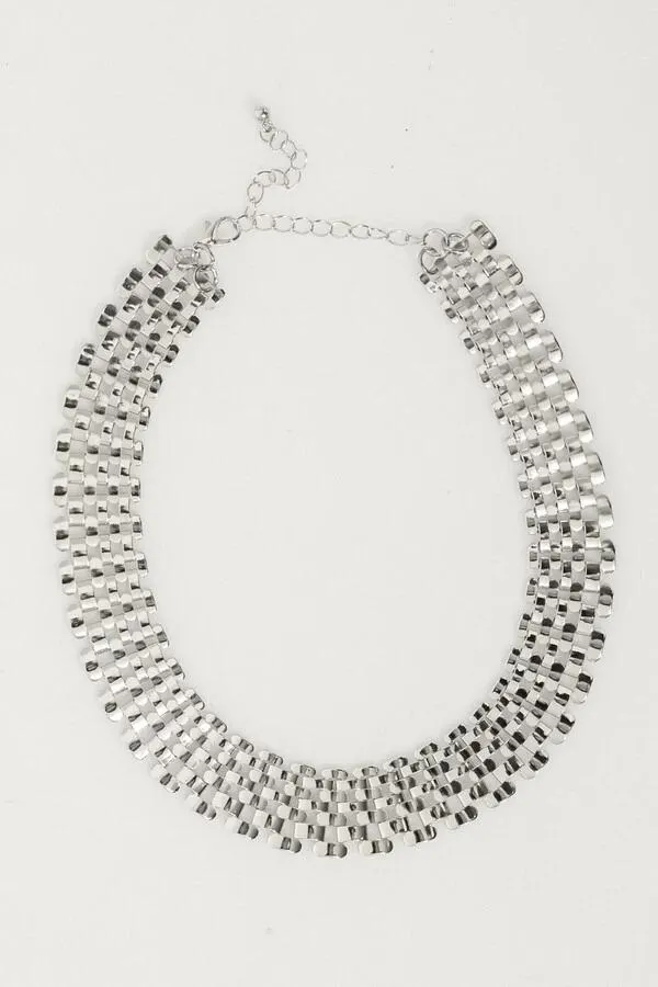 Κολιέ με ασημένια όψη