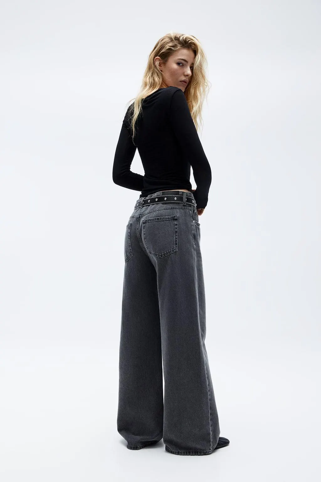 ΑΣΎΜΜΕΤΡΗ ΜΠΛΟΎΖΑ ΜΕ ΜΑΚΡΙΆ ΜΑΝΊΚΙΑ