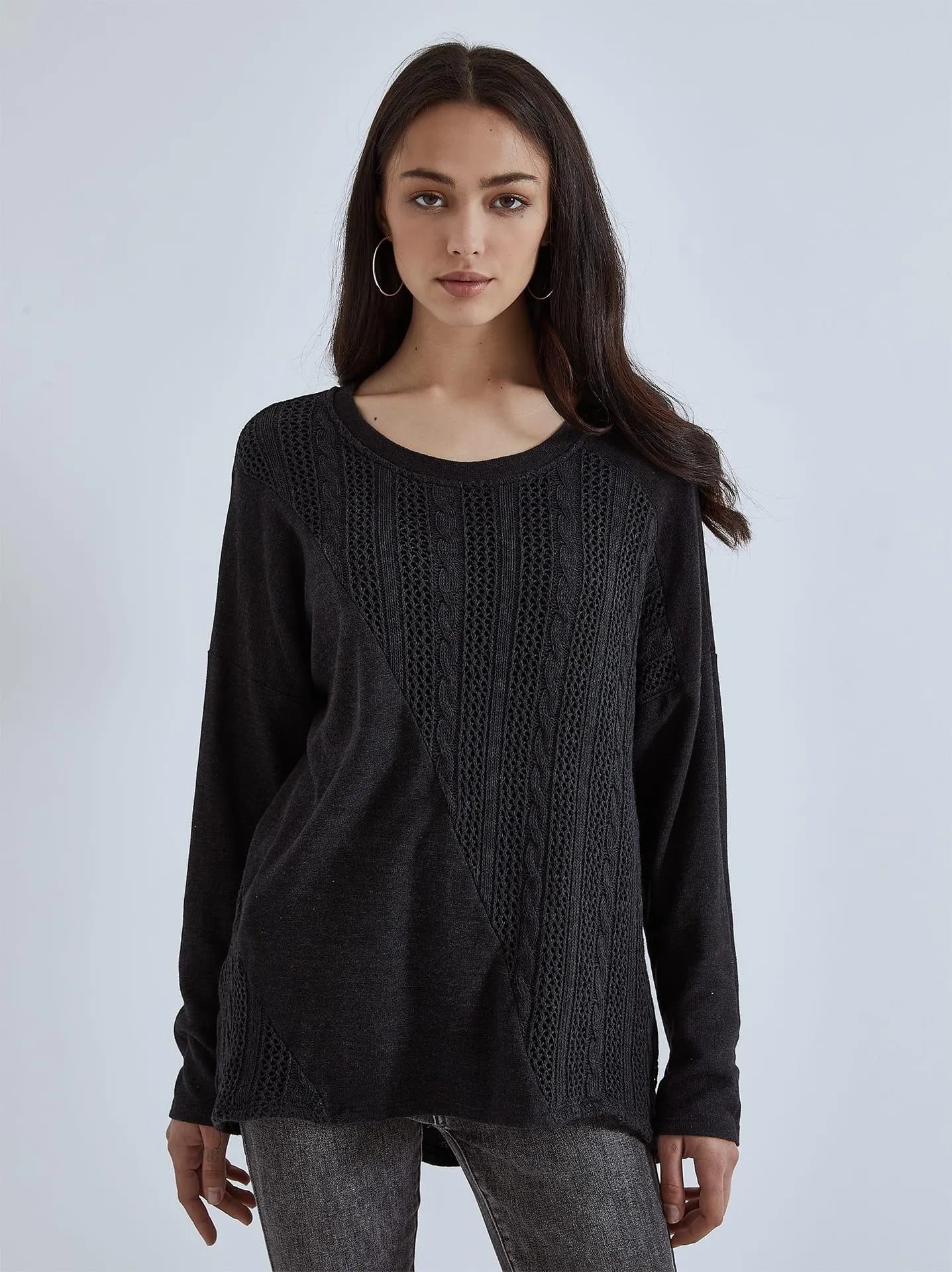 Βαμβακερό πουλόβερ με διάτρητες λεπτομέρειες σε ανθρακί