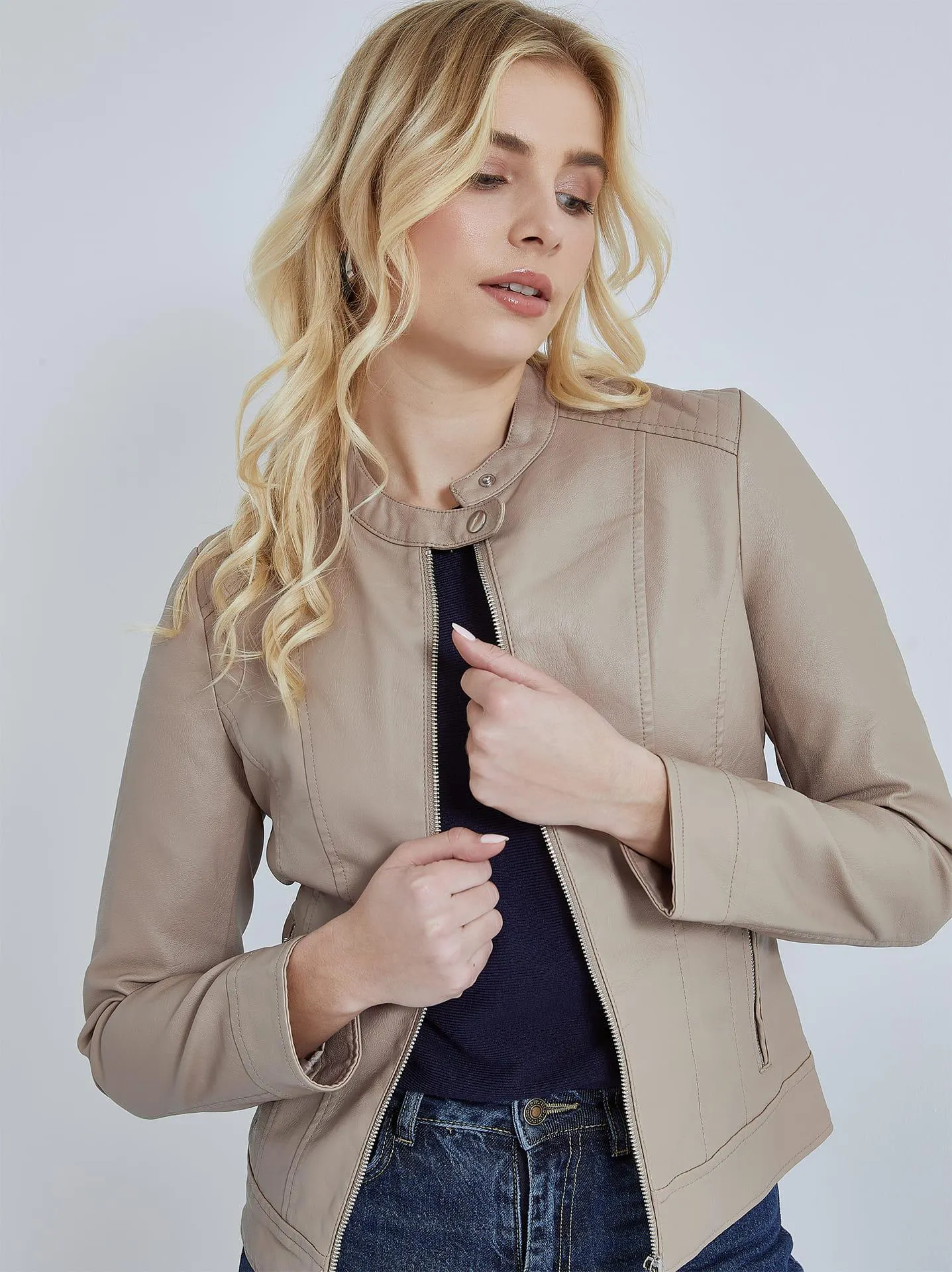 Biker μπουφάν δερματίνης σε μπεζ