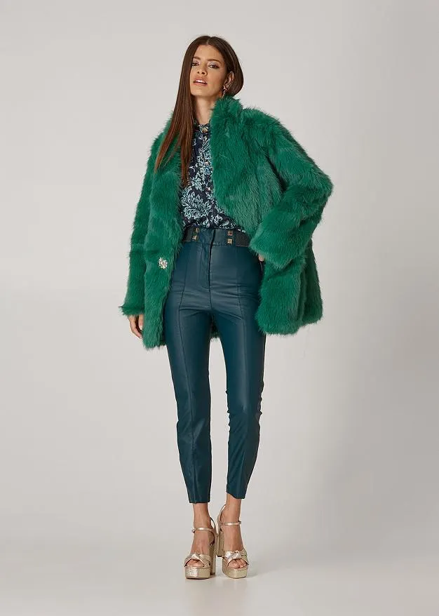 Γούνινη ζσκέτα με διακοσμητικά κουμπιά