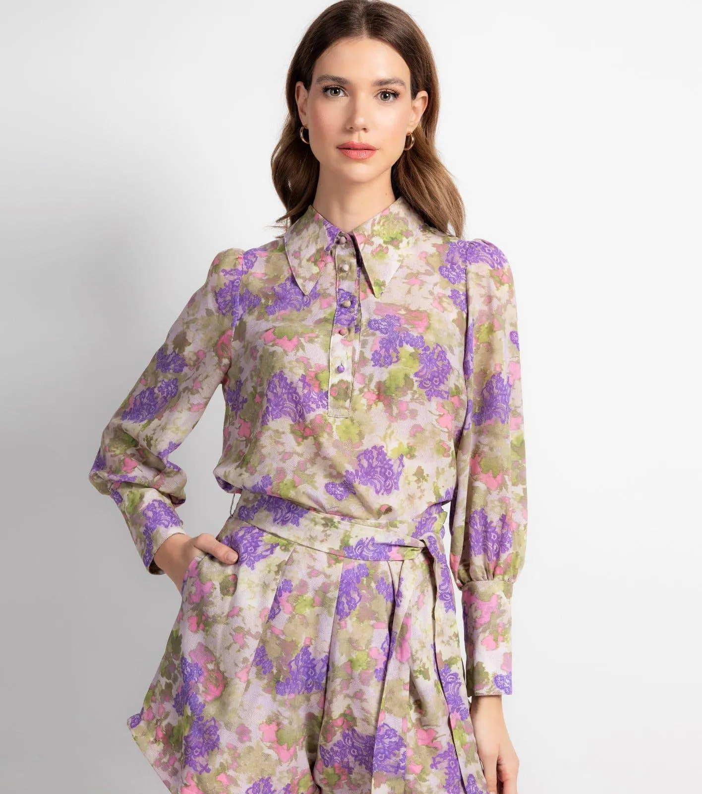 ΜΠΛΟΥΖΑ ΦΛΟΡΑΛ ΜΕ ΣΤΟΙΧΕΙΑ ΠΟΥΚΑΜΙΣΟΥ