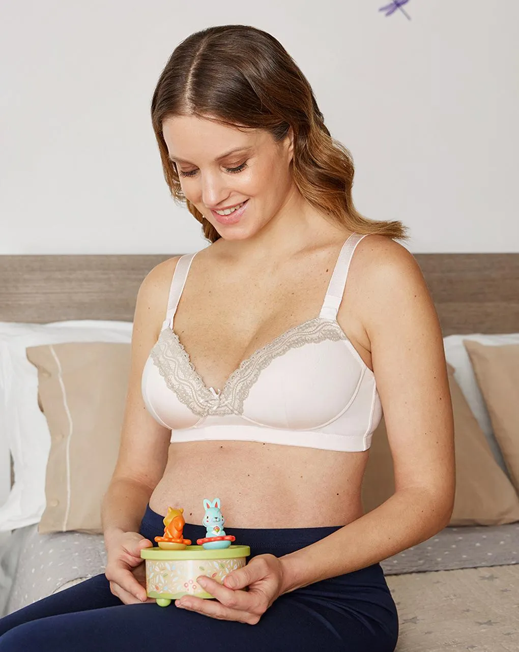 Γυναικείο σουτιέν θηλασμού ανοιχτό ροζ με δαντέλα cup c