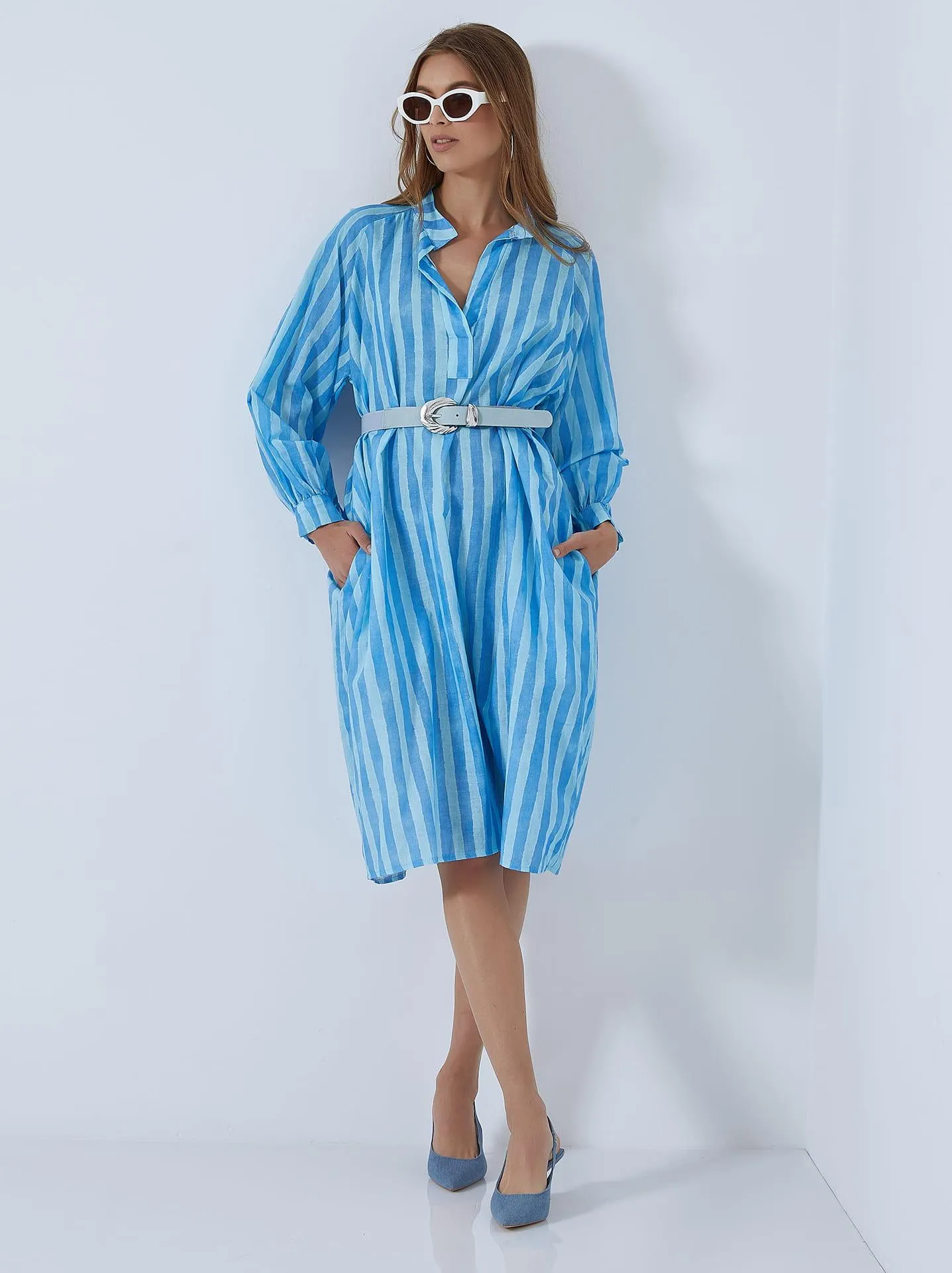 Oversized βαμβακερό ριγέ φόρεμα σε μπλε ανοιχτό