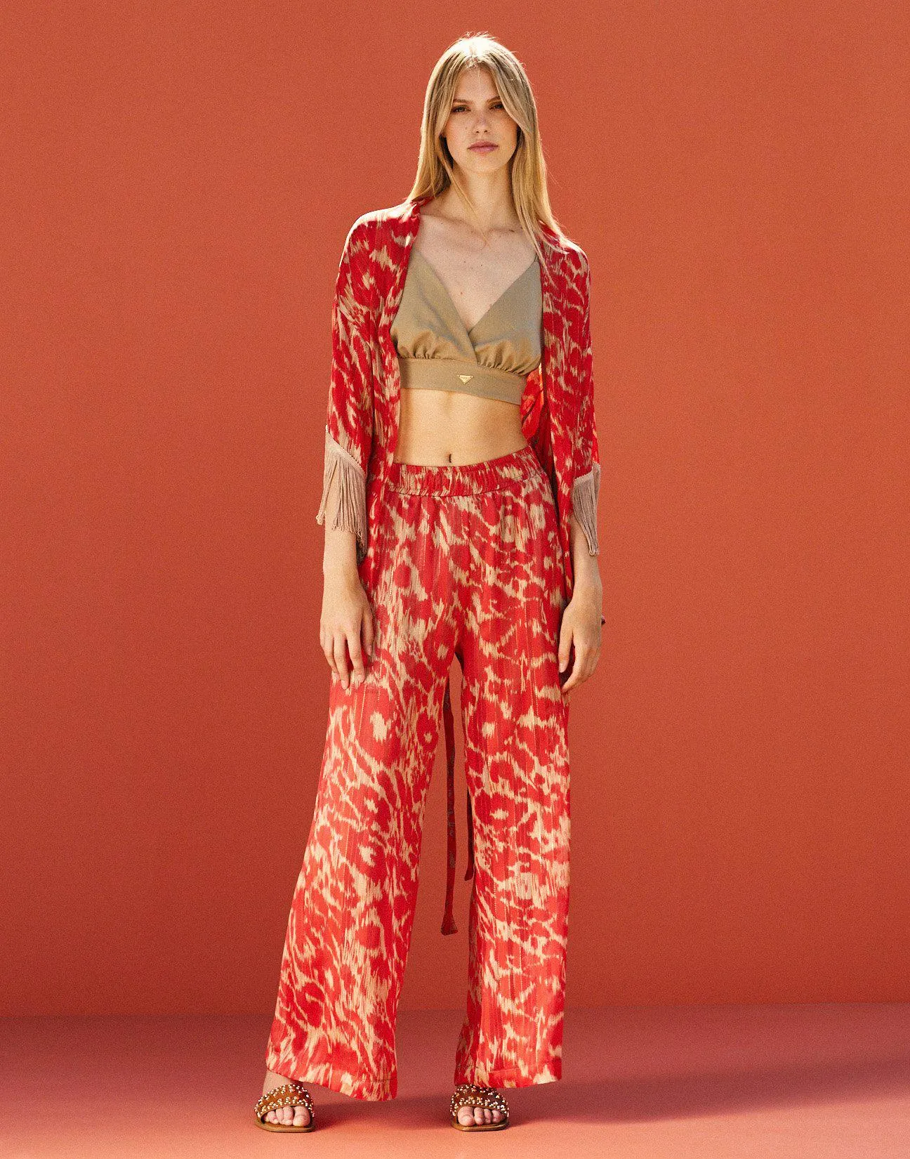 Παντελόνα εμπριμέ σε άνετη γραμμή