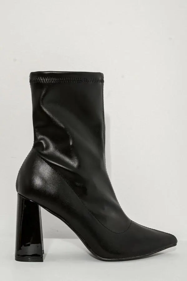Μποτίνι σε όψη δερματίνης με χοντρό τακούνι