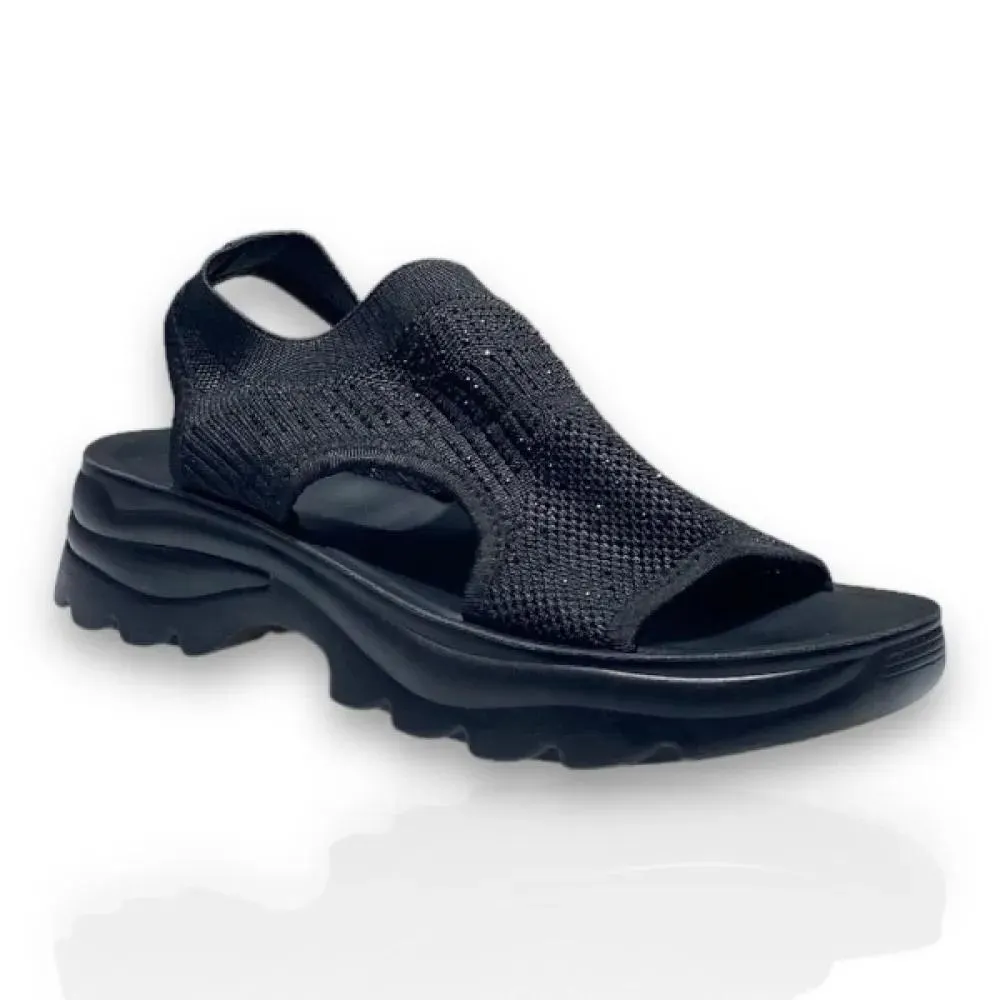 Γυναικεία μαύρα σανδάλια Famous